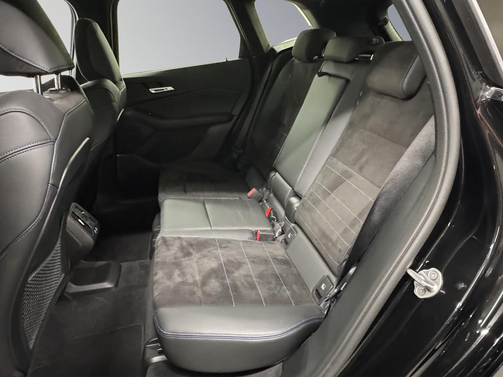 BMW 218i Active Tourer-image-13