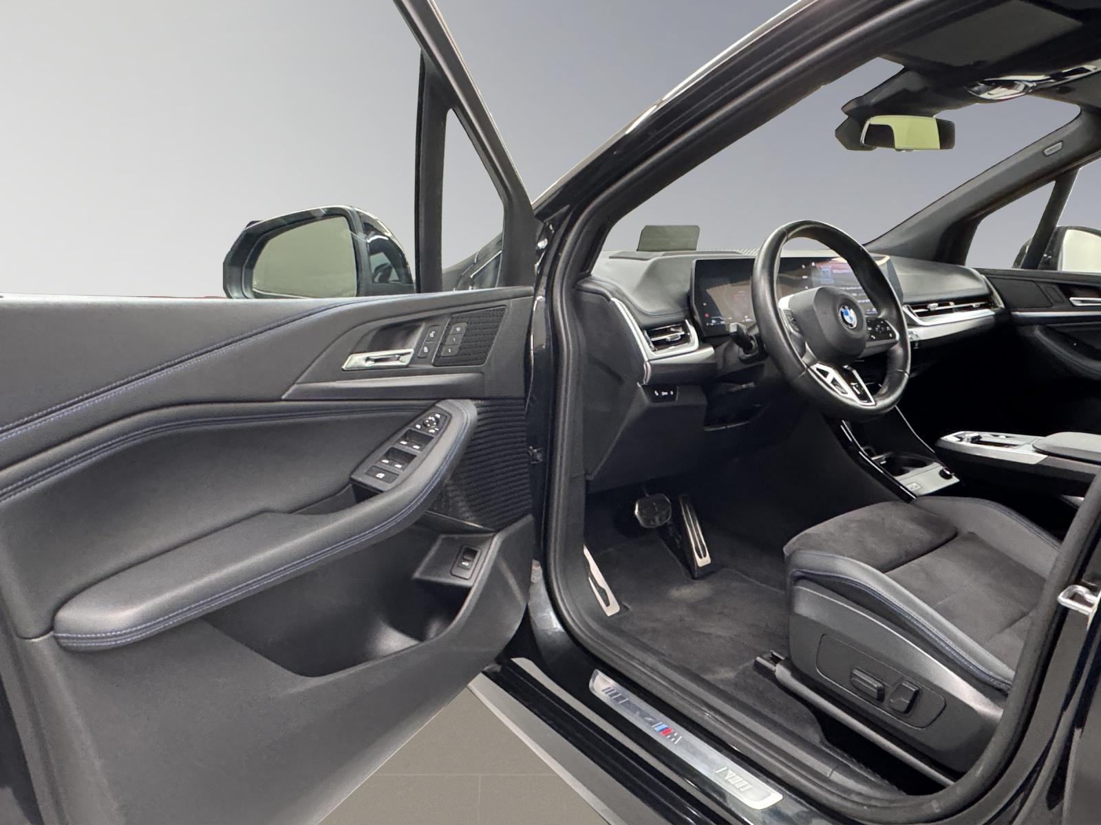 BMW 218i Active Tourer-image-11