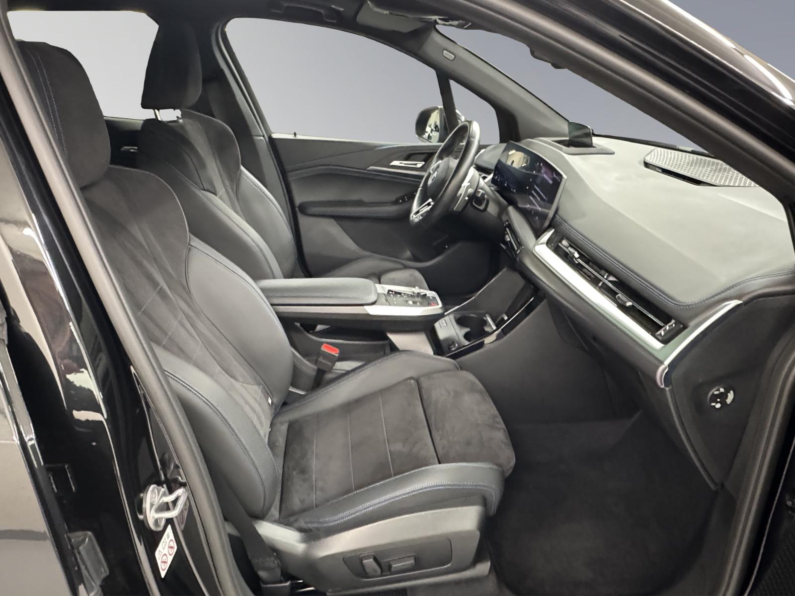 BMW 218i Active Tourer-image-14