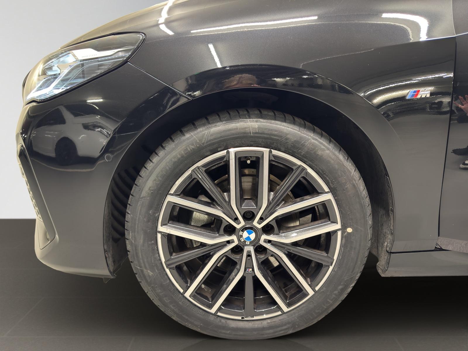 BMW 218i Active Tourer-image-8