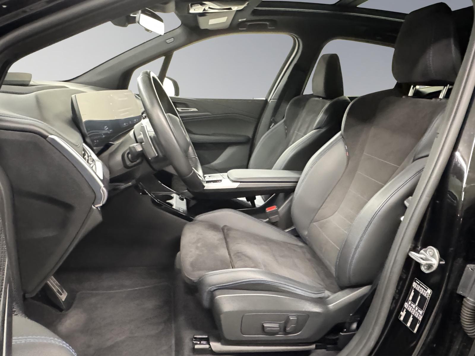 BMW 218i Active Tourer-image-10