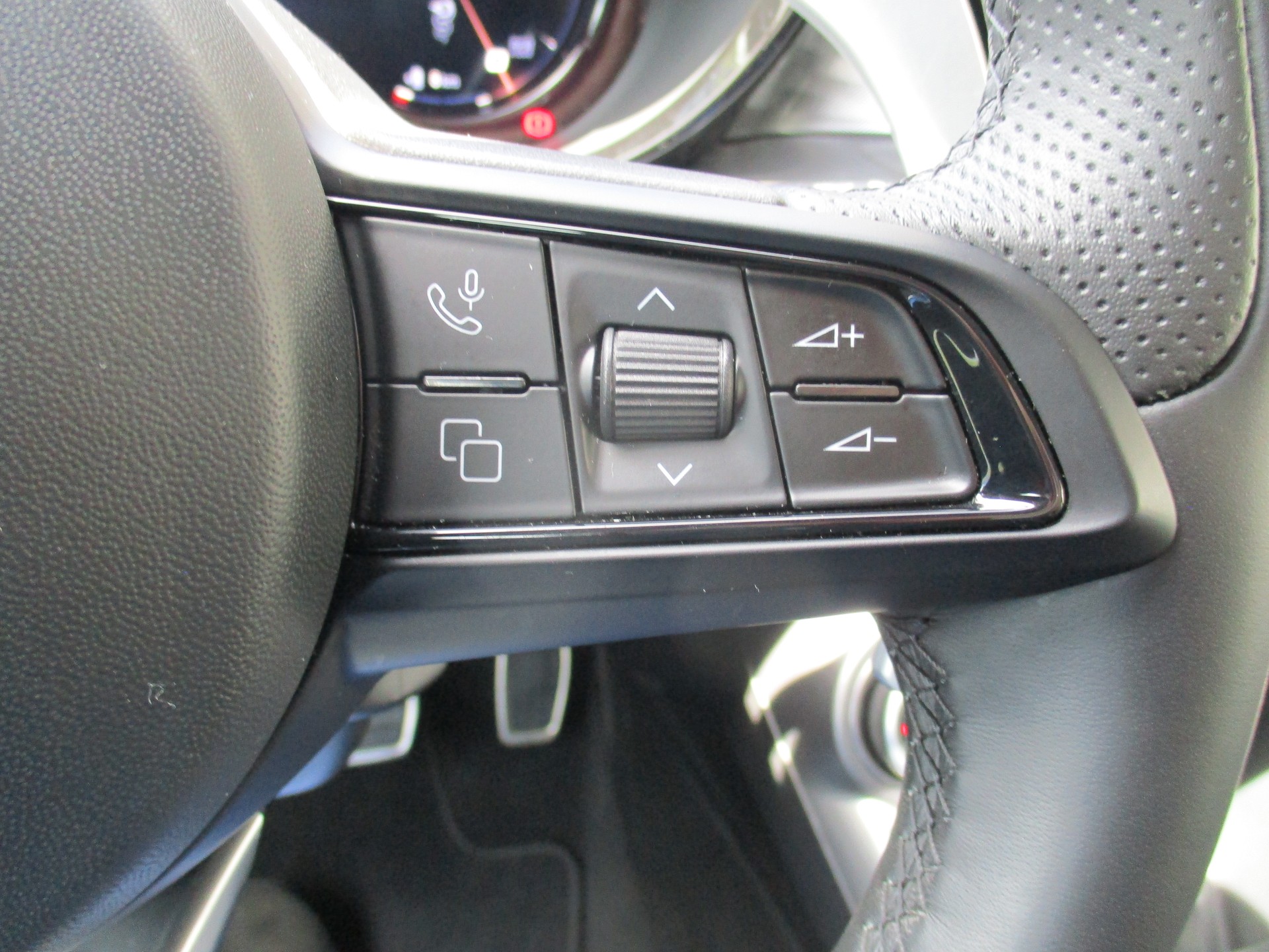 ALFA ROMEO Tonale 1.3 Plug-in-Hybrid Q4 Ti Pack Premium Sky-image-14