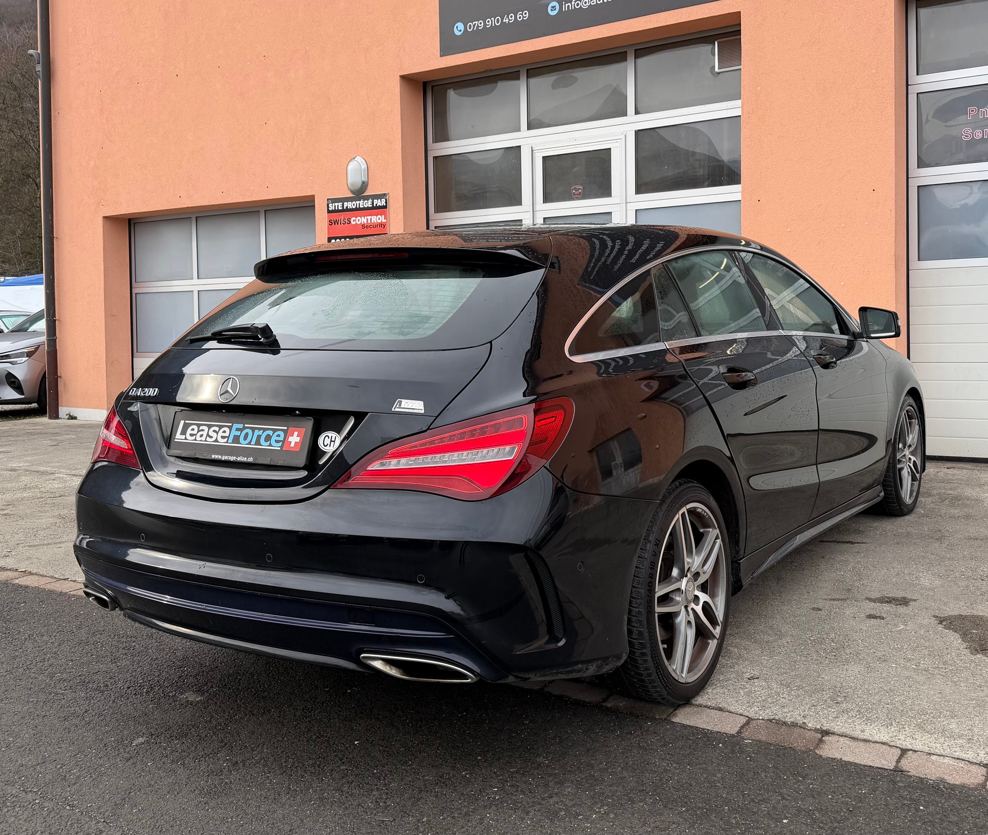 MERCEDES-BENZ CLA Shooting Brake 200 AMG Line 7G-DCT-showroom-element-3