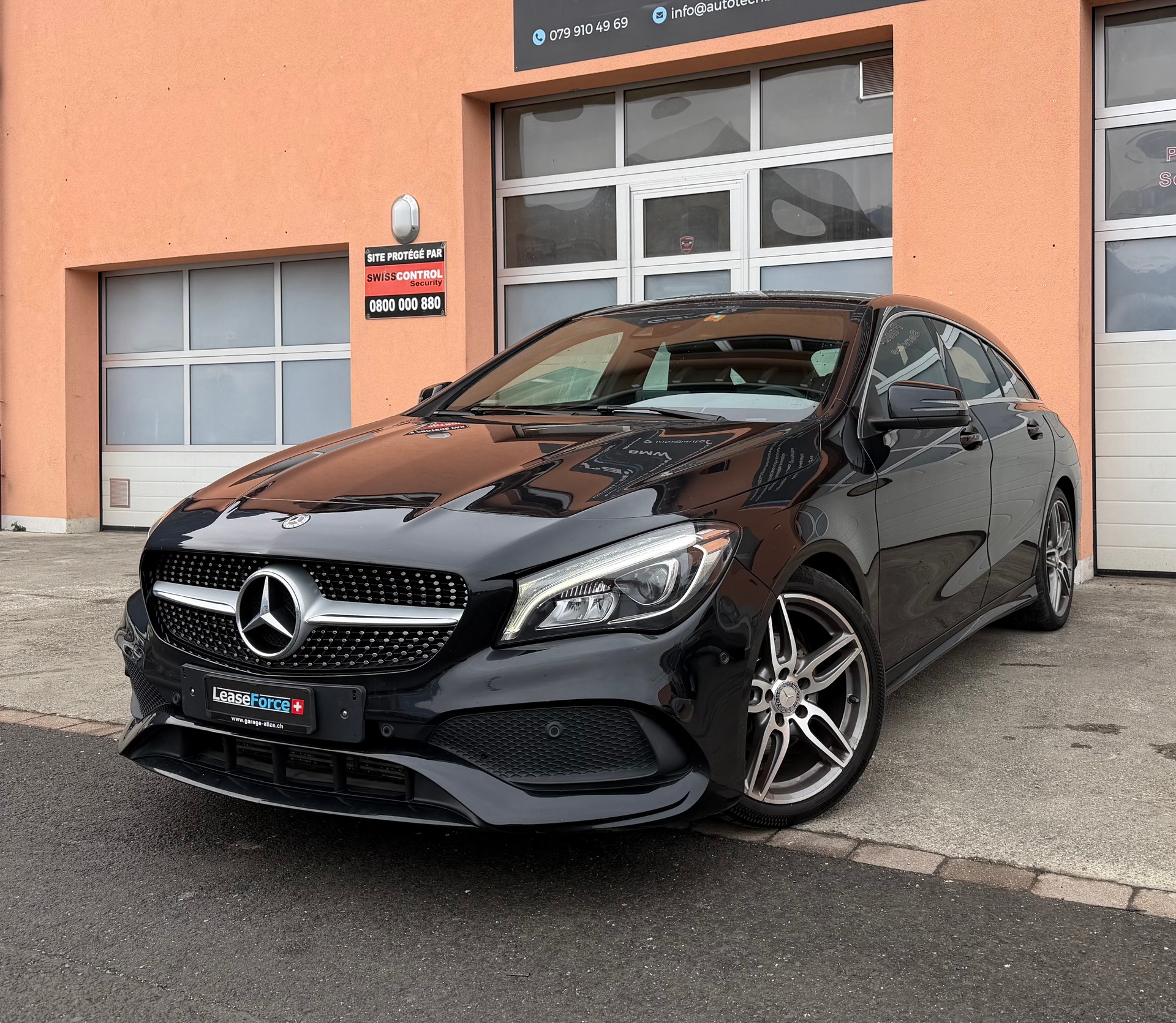 MERCEDES-BENZ CLA Shooting Brake 200 AMG Line 7G-DCT-showroom-element-1