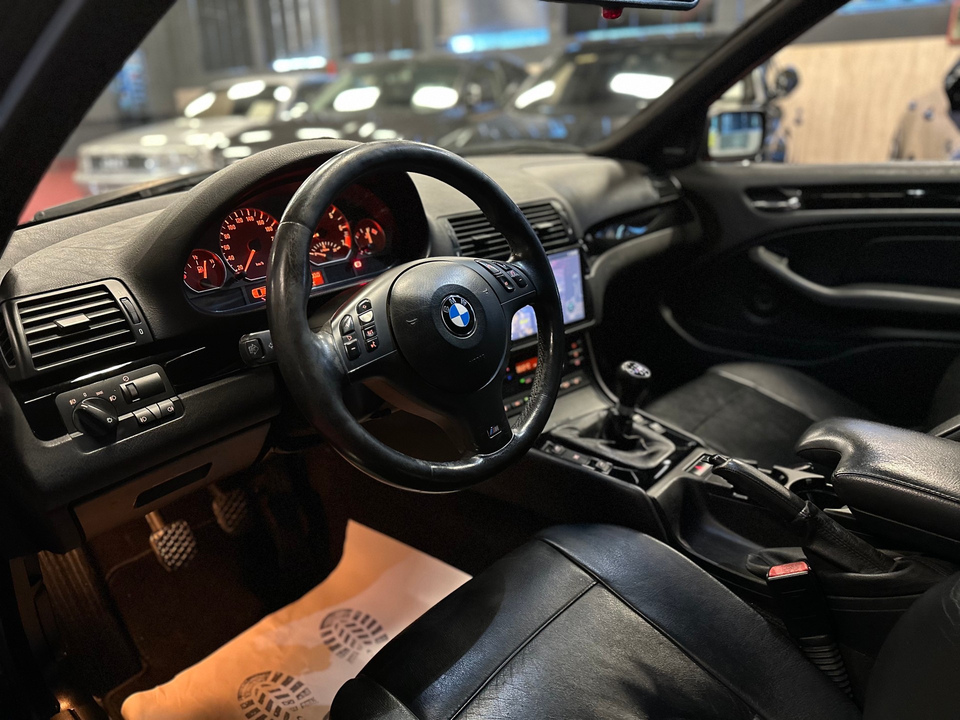 BMW 330xi / Schaltgetriebe / M-Sport Paket / Neu Lackiert / Frisch ab ü4000,- CHF Service-image-14