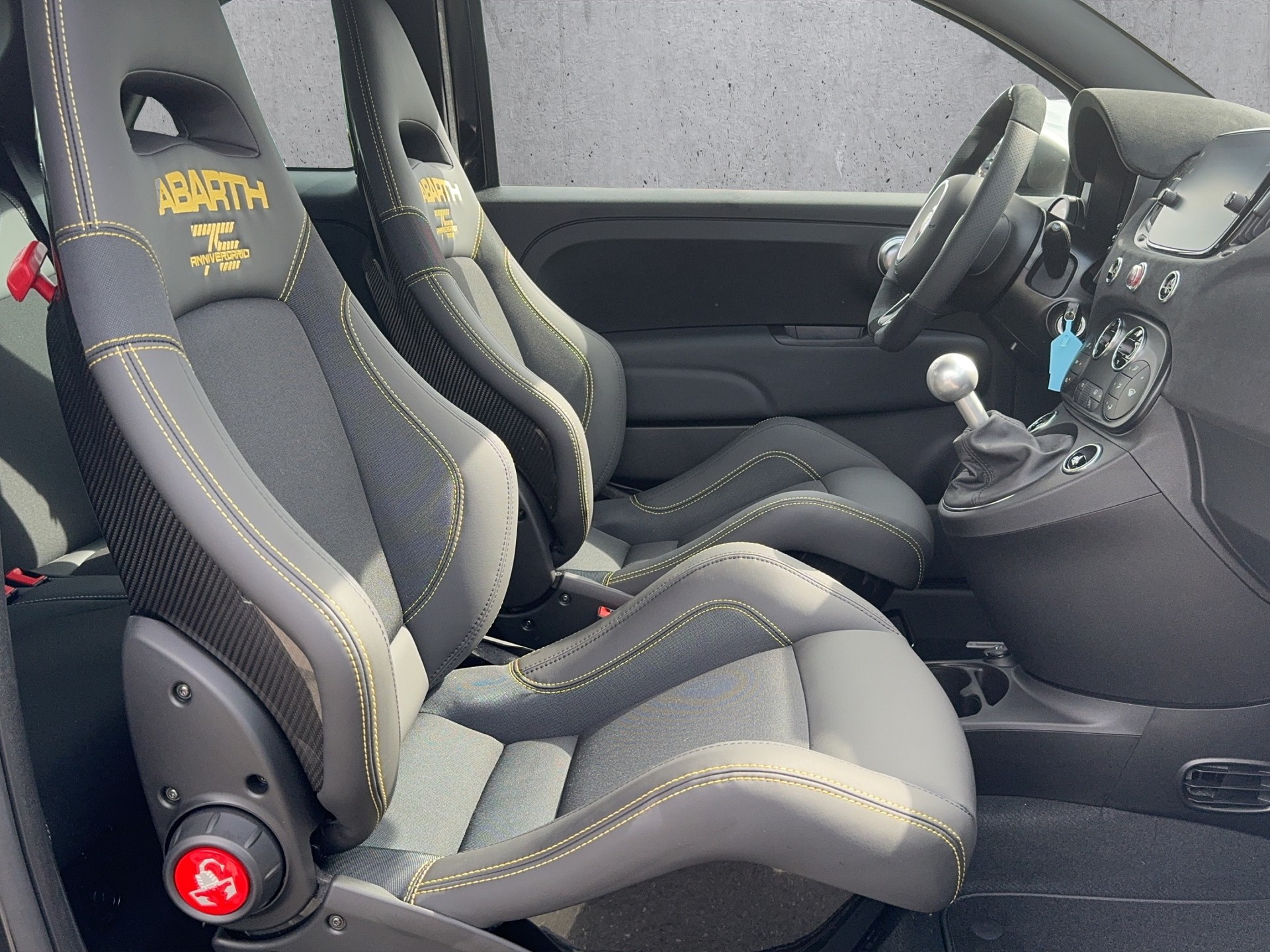 FIAT 695 Abarth 1.4 T-Jet 180 75 Anniversari-image-10