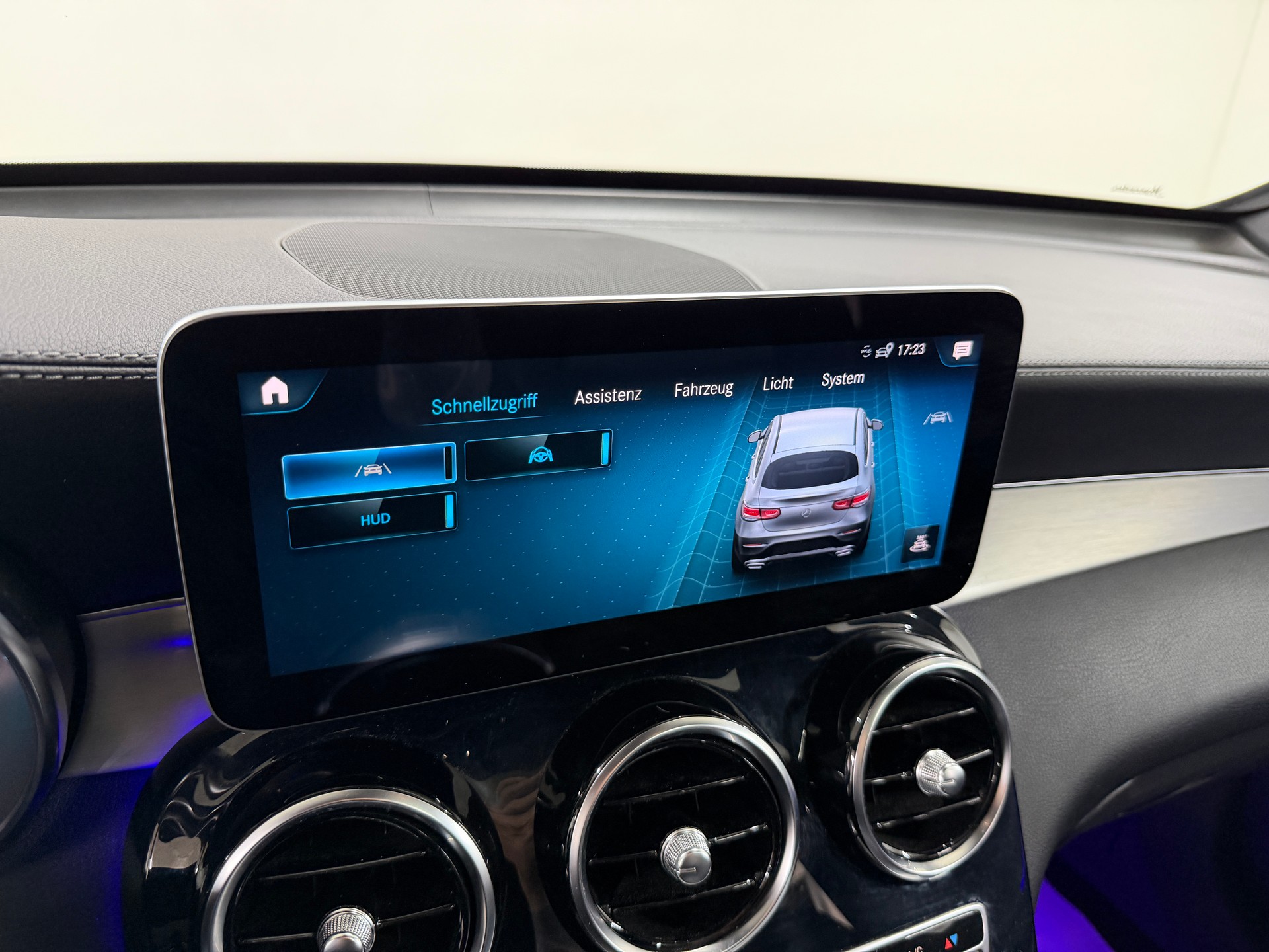 MERCEDES-BENZ GLC Coupé 300 AMG Line 258PS Obsidianschwarz 4Matic 9G-Tronic / Panoramadach / 360° Kamera / Leder / Head-Up-Display / Keyless /-image-15