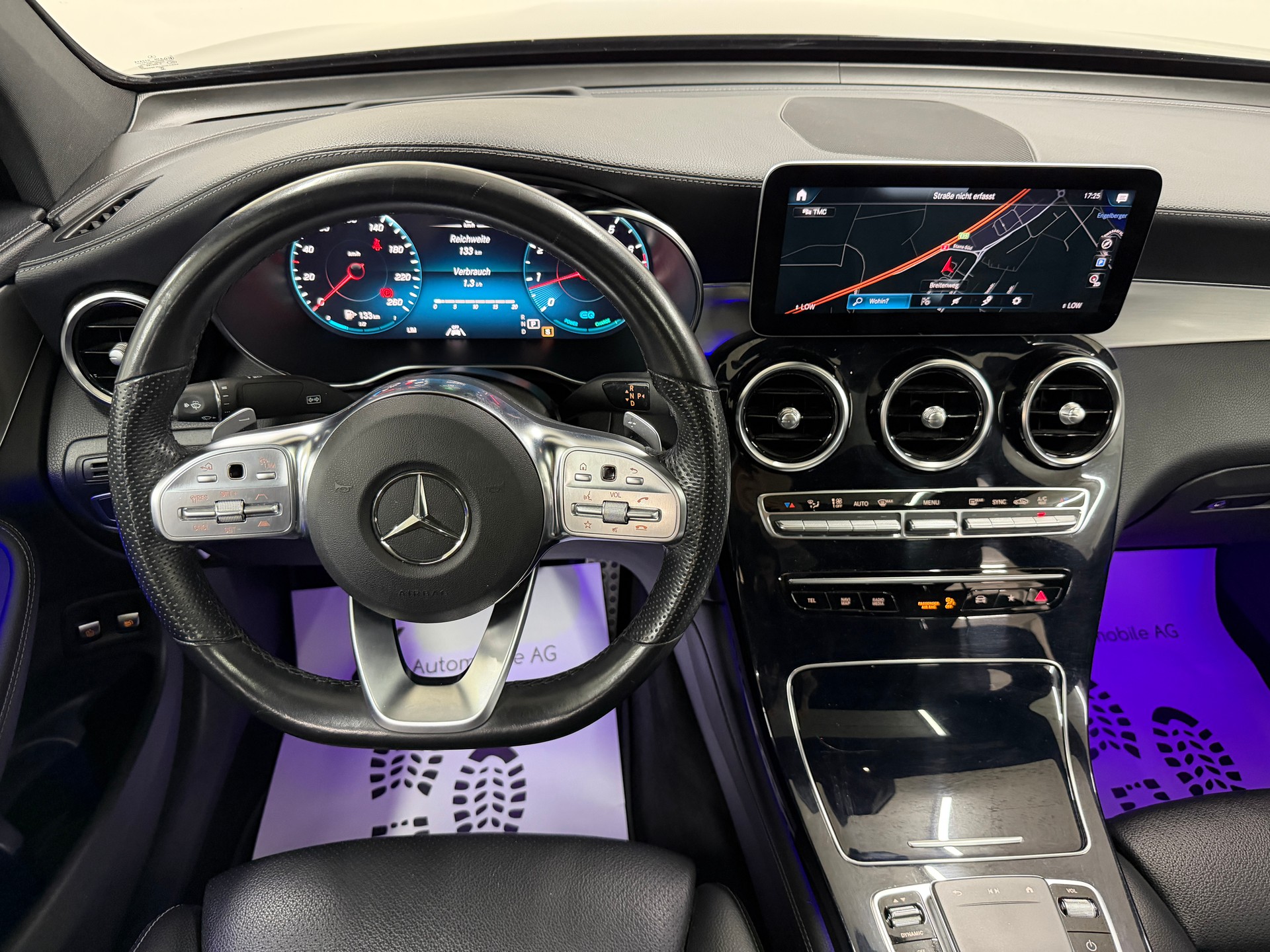 MERCEDES-BENZ GLC Coupé 300 AMG Line 258PS Obsidianschwarz 4Matic 9G-Tronic / Panoramadach / 360° Kamera / Leder / Head-Up-Display / Keyless /-image-11