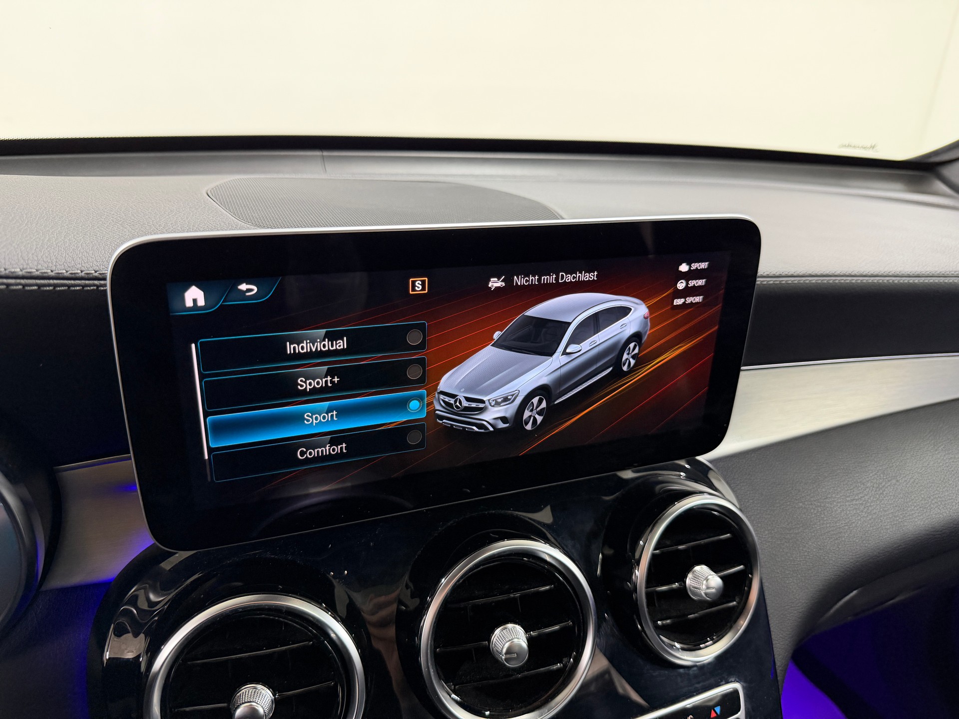 MERCEDES-BENZ GLC Coupé 300 AMG Line 258PS Obsidianschwarz 4Matic 9G-Tronic / Panoramadach / 360° Kamera / Leder / Head-Up-Display / Keyless /-image-14