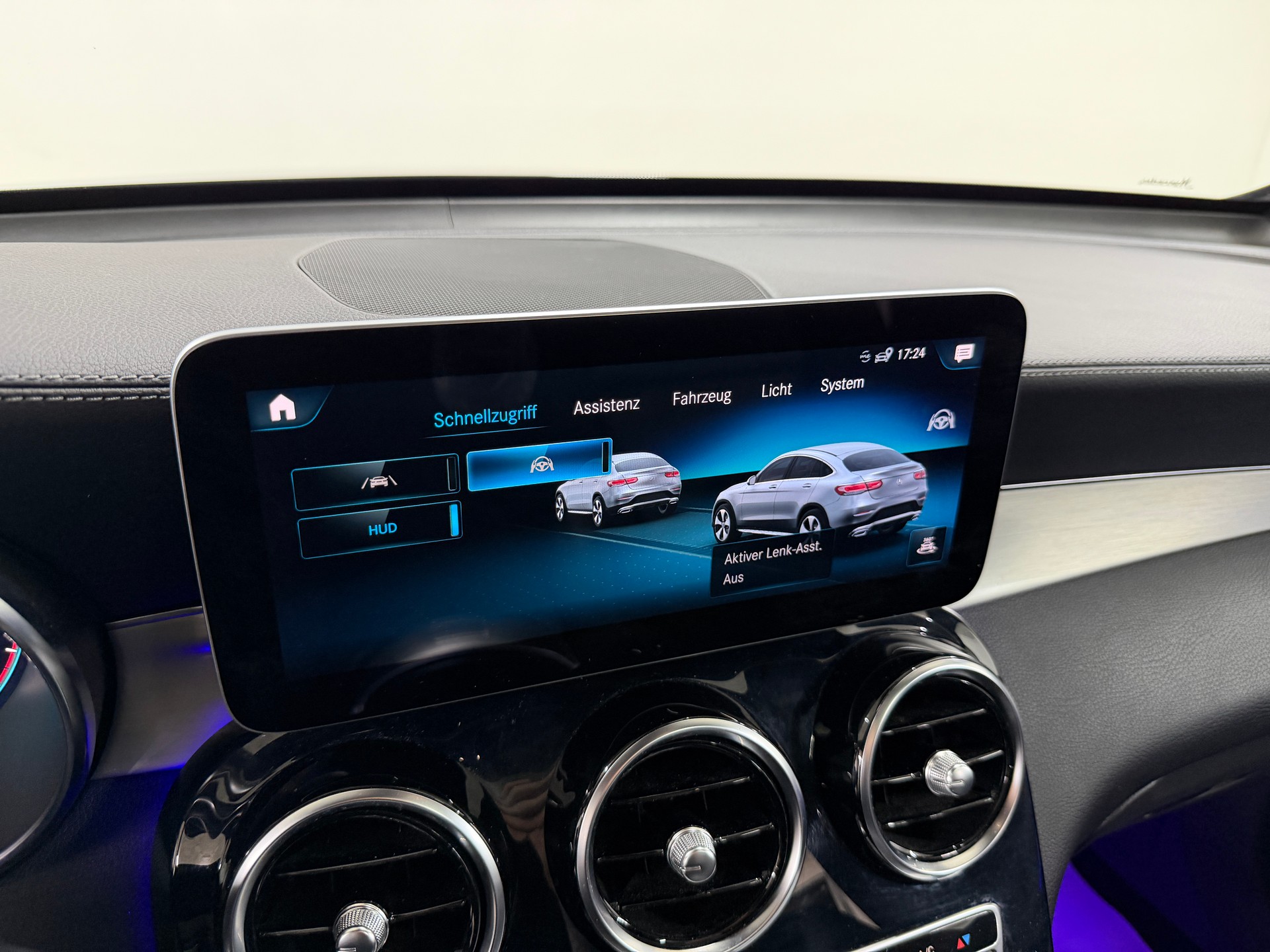 MERCEDES-BENZ GLC Coupé 300 AMG Line 258PS Obsidianschwarz 4Matic 9G-Tronic / Panoramadach / 360° Kamera / Leder / Head-Up-Display / Keyless /-image-16