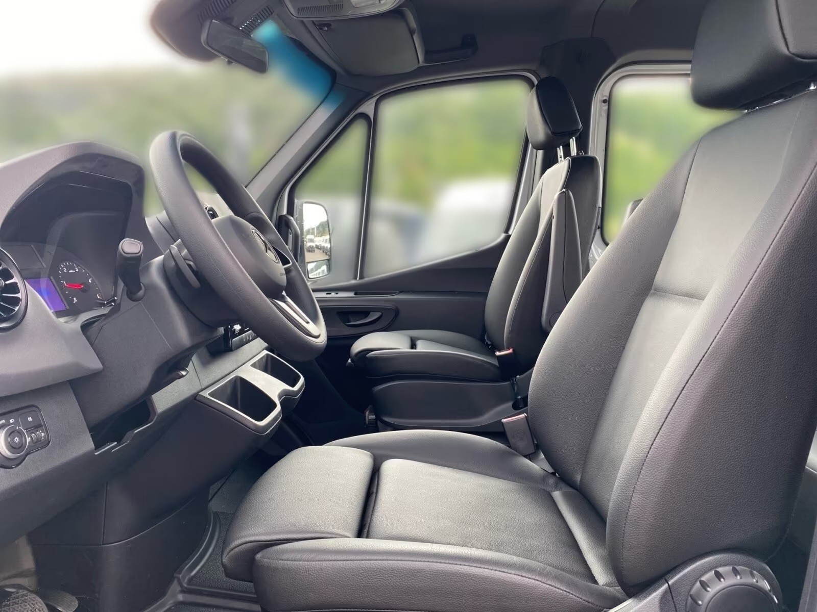 MERCEDES-BENZ Sprinter 519 CDI Standard 9G-TRONIC 4x4-image-5