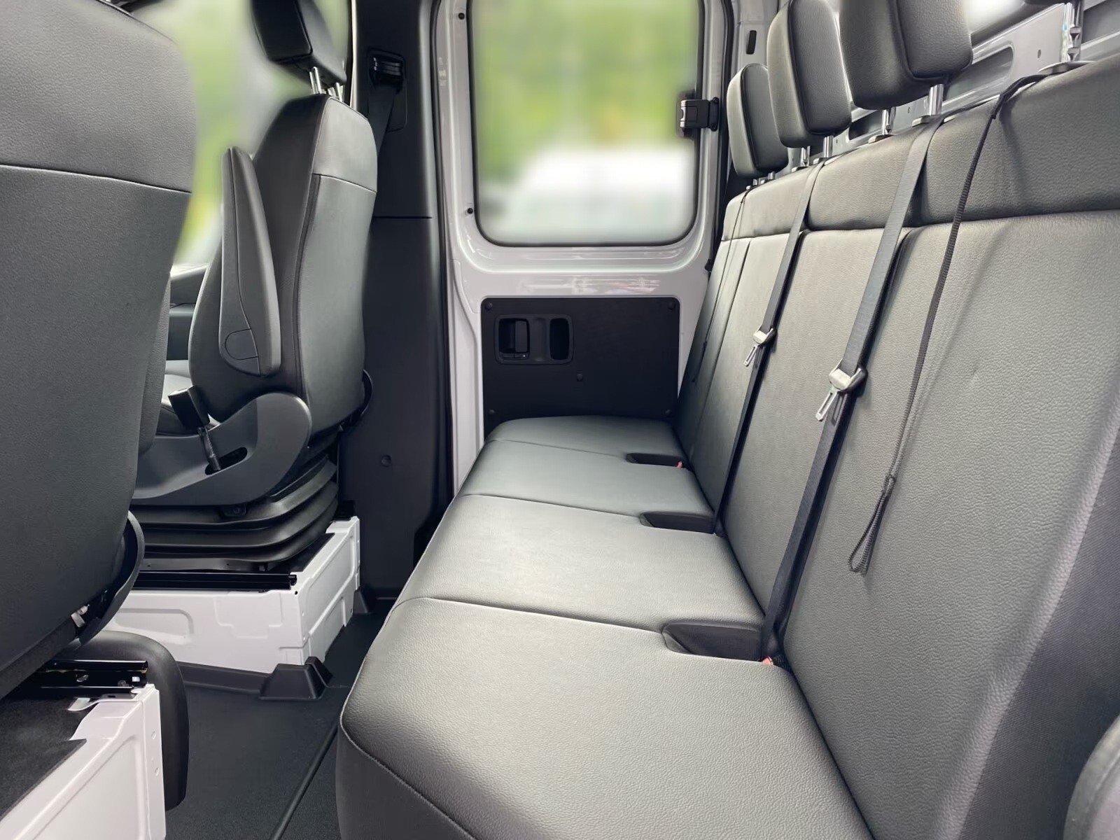 MERCEDES-BENZ Sprinter 519 CDI Standard 9G-TRONIC 4x4-image-8