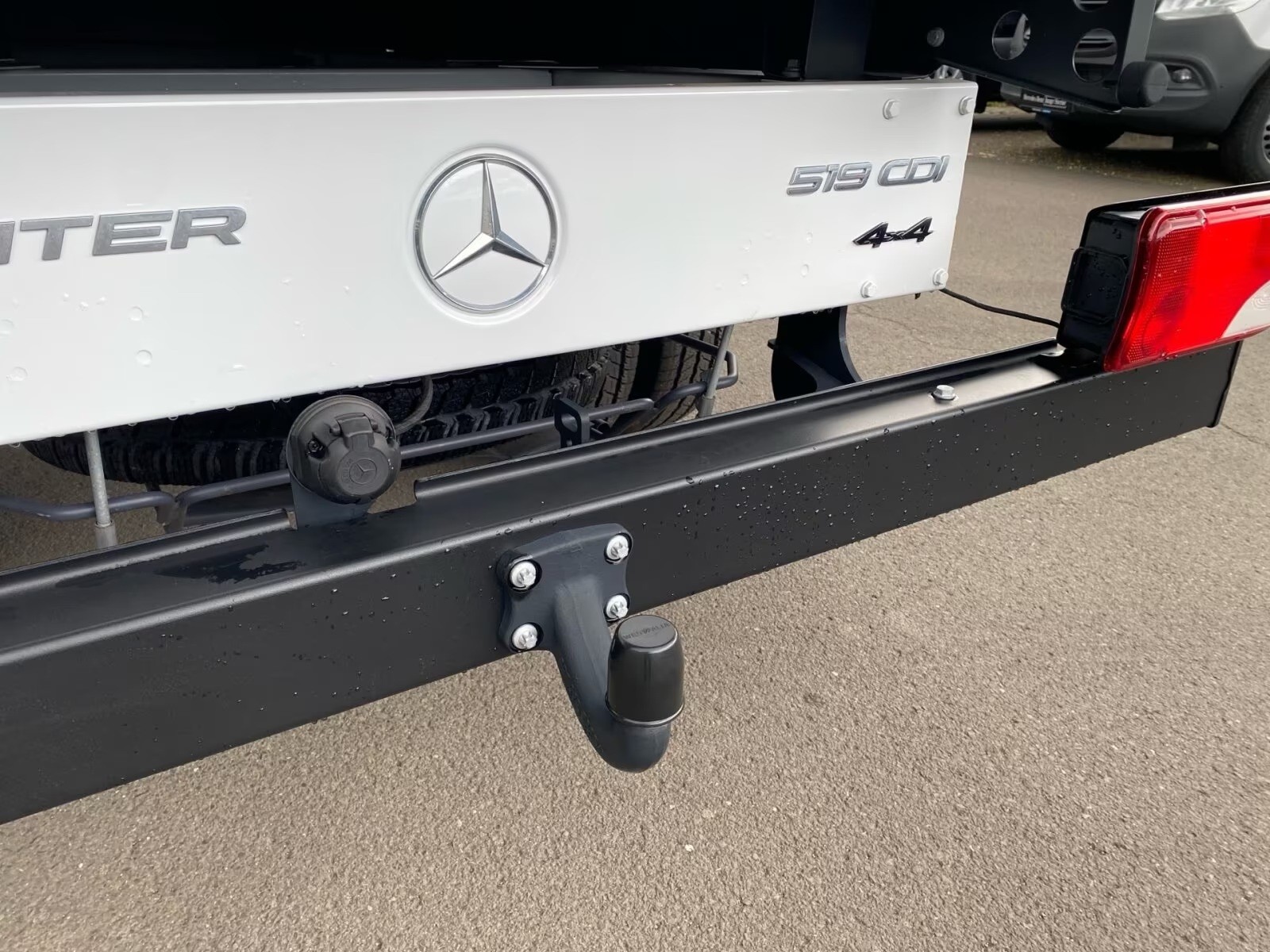 MERCEDES-BENZ Sprinter 519 CDI Standard 9G-TRONIC 4x4-image-3