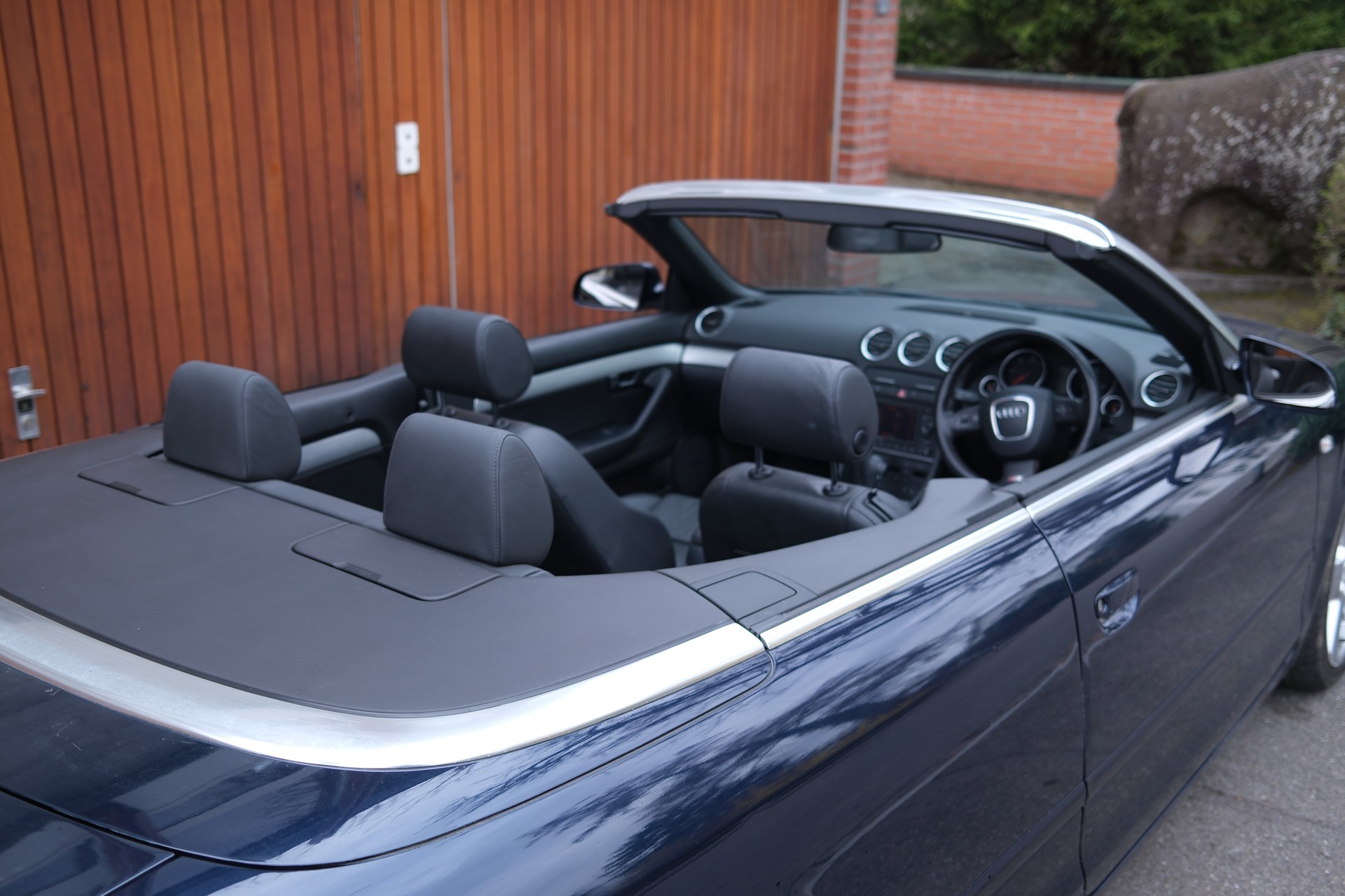 AUDI A4 Cabriolet 3.0 TDI quattro S line-image-5