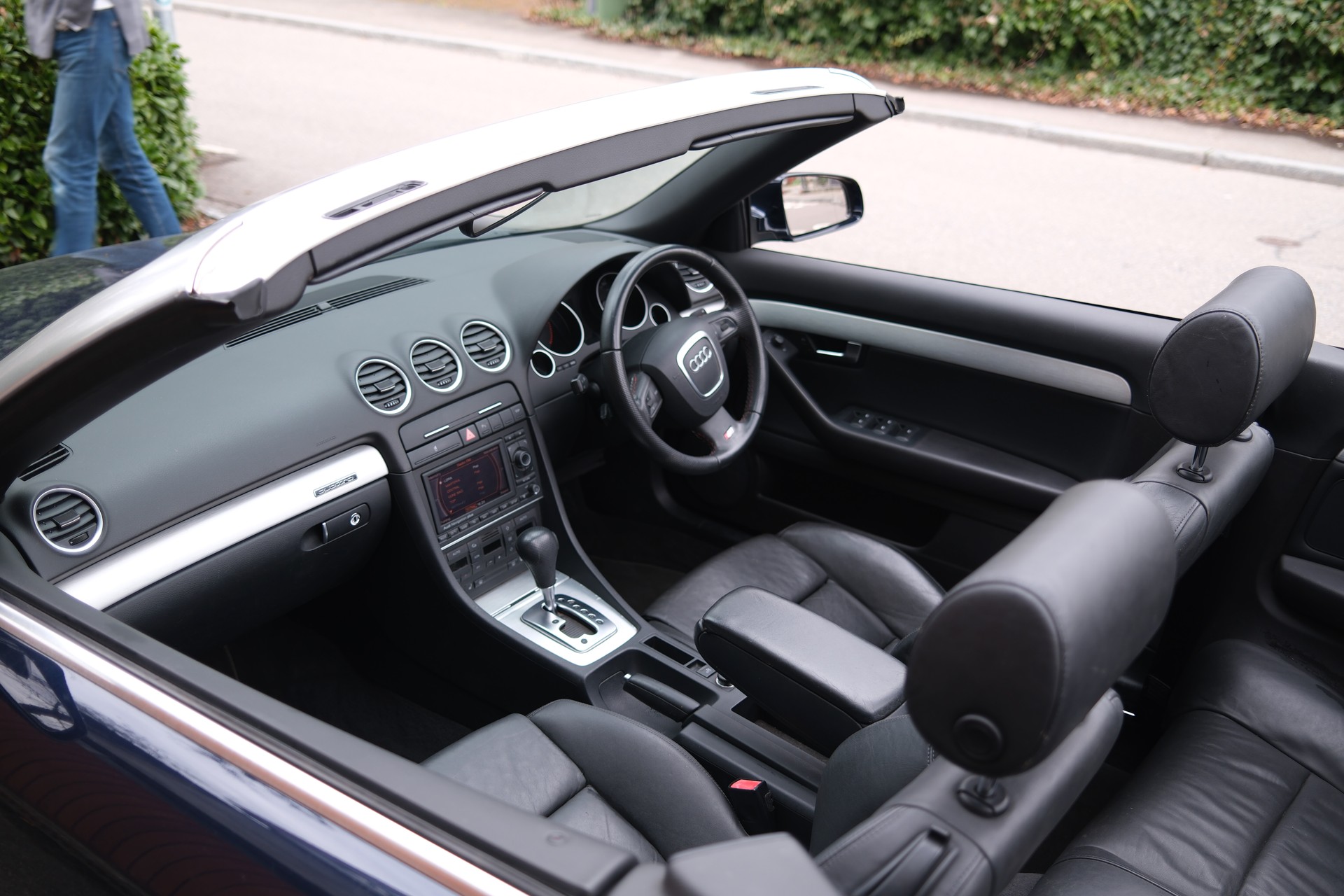 AUDI A4 Cabriolet 3.0 TDI quattro S line-image-7