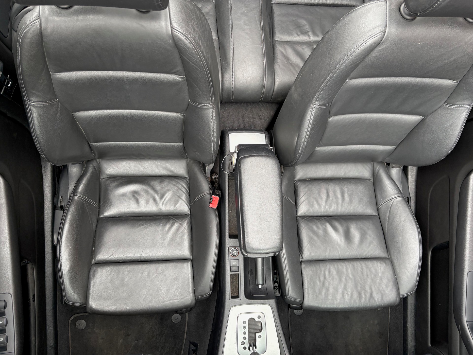 AUDI A4 Cabriolet 3.0 TDI quattro S line-image-10
