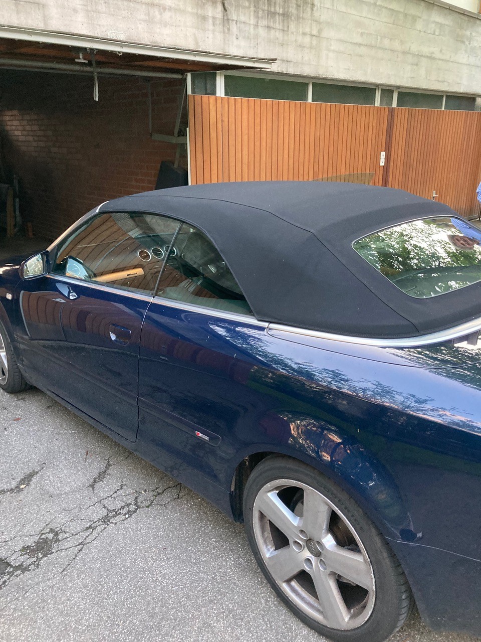 AUDI A4 Cabriolet 3.0 TDI quattro S line-image-2