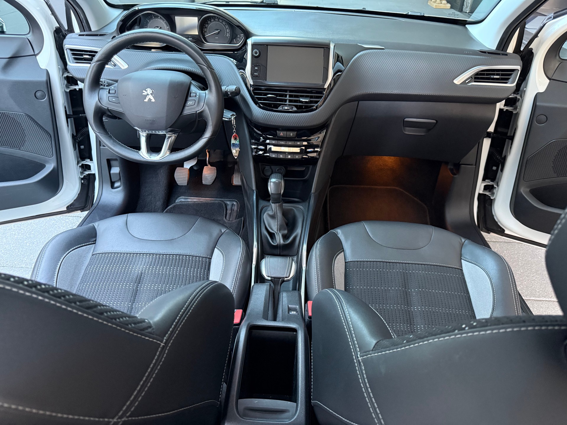 PEUGEOT 2008 1.2 VTI Active-image-13