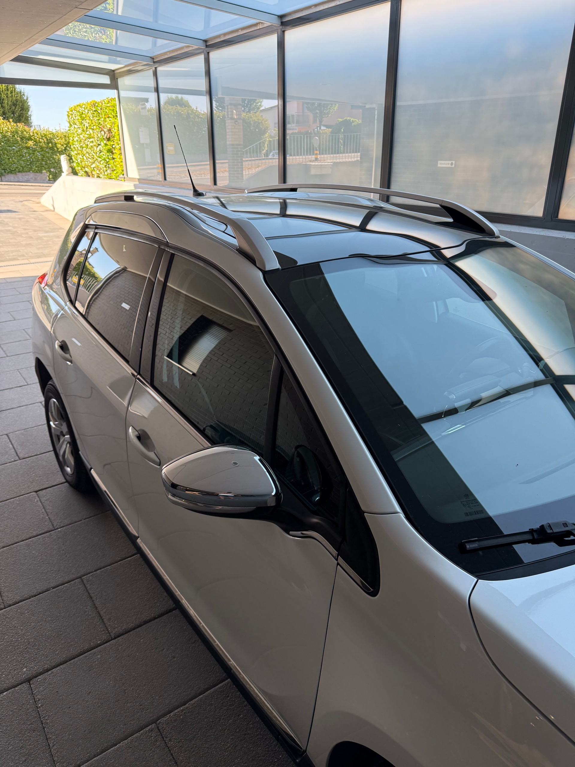 PEUGEOT 2008 1.2 VTI Active-image-16