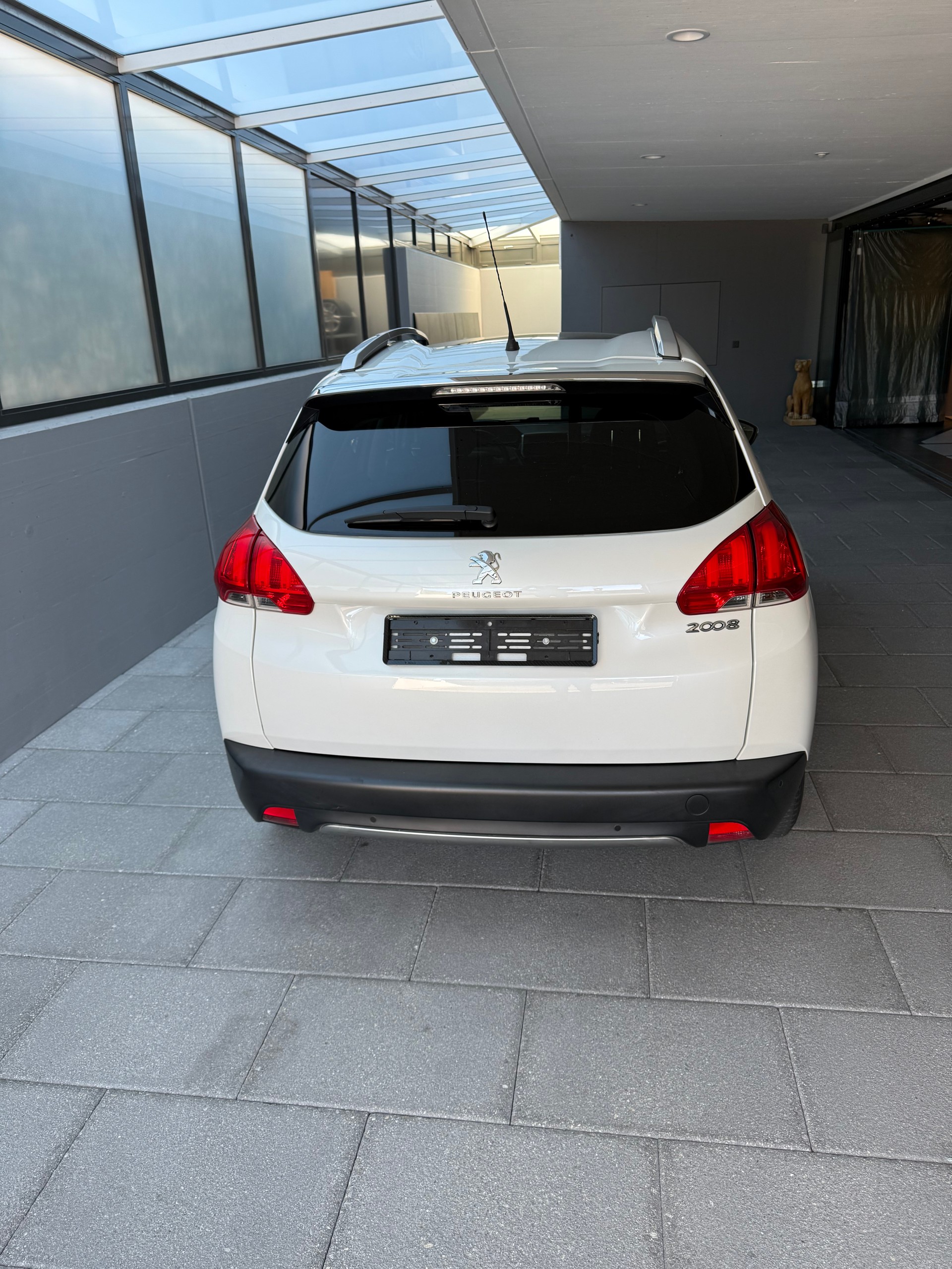 PEUGEOT 2008 1.2 VTI Active-image-3