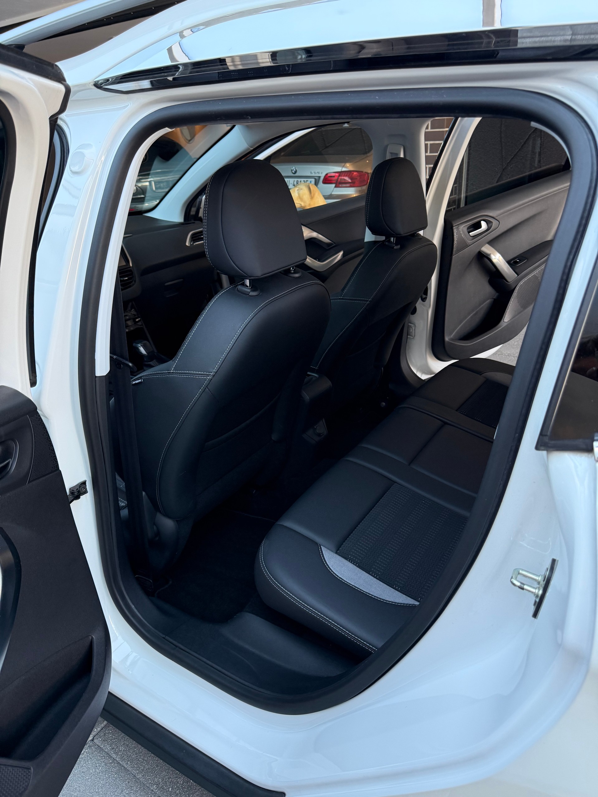 PEUGEOT 2008 1.2 VTI Active-image-11