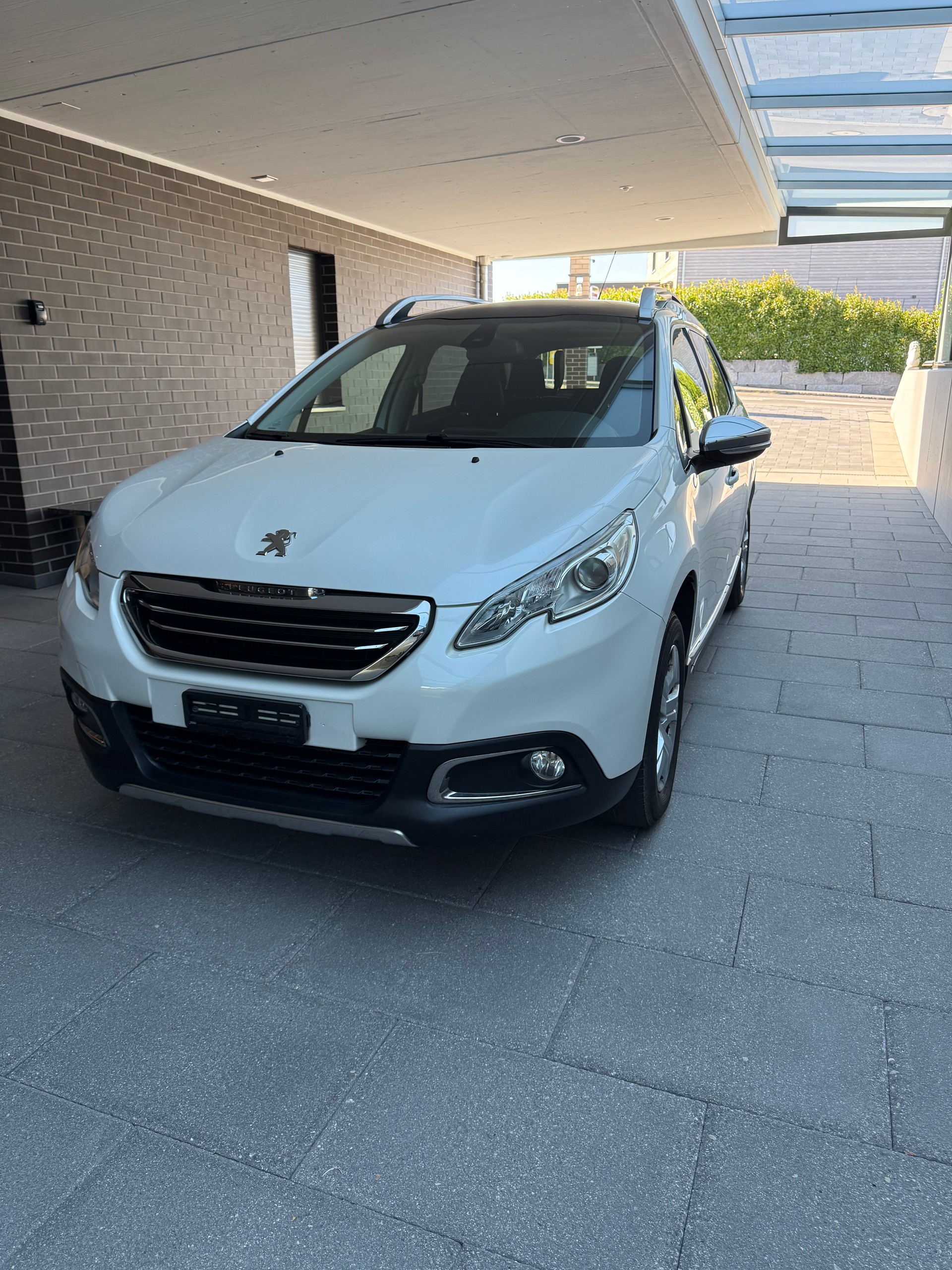 PEUGEOT 2008 1.2 VTI Active-image-4