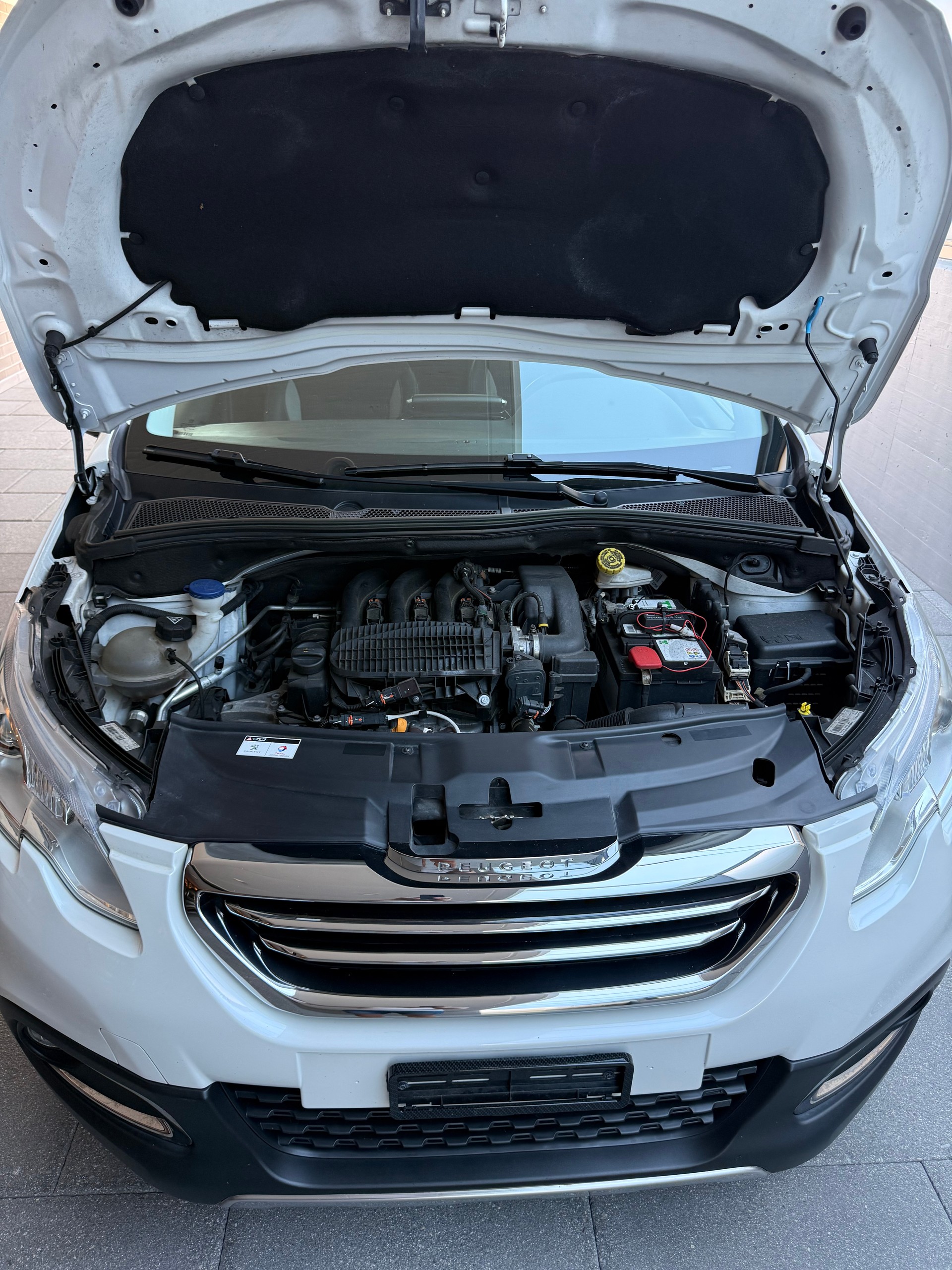PEUGEOT 2008 1.2 VTI Active-image-17