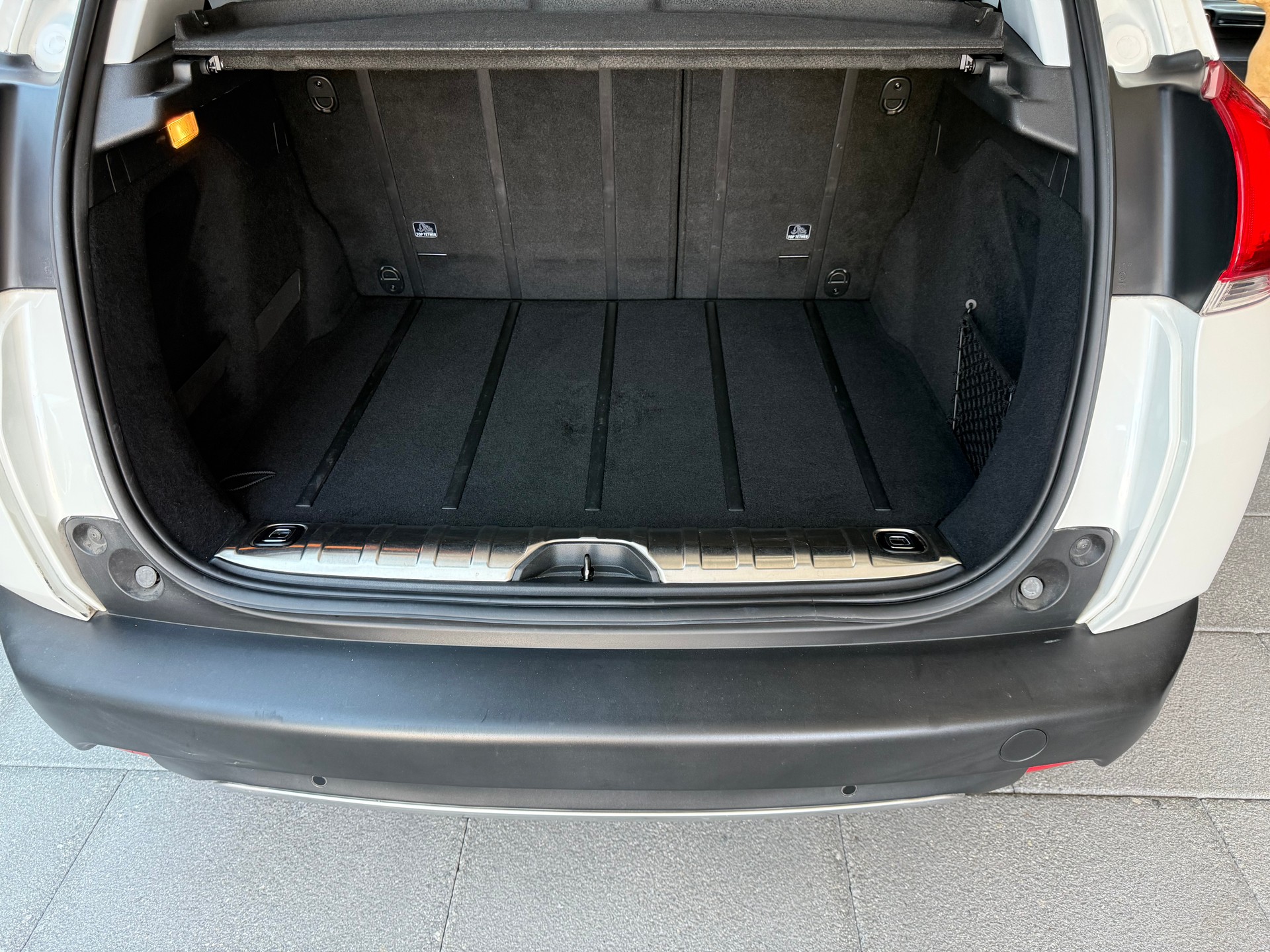 PEUGEOT 2008 1.2 VTI Active-image-8