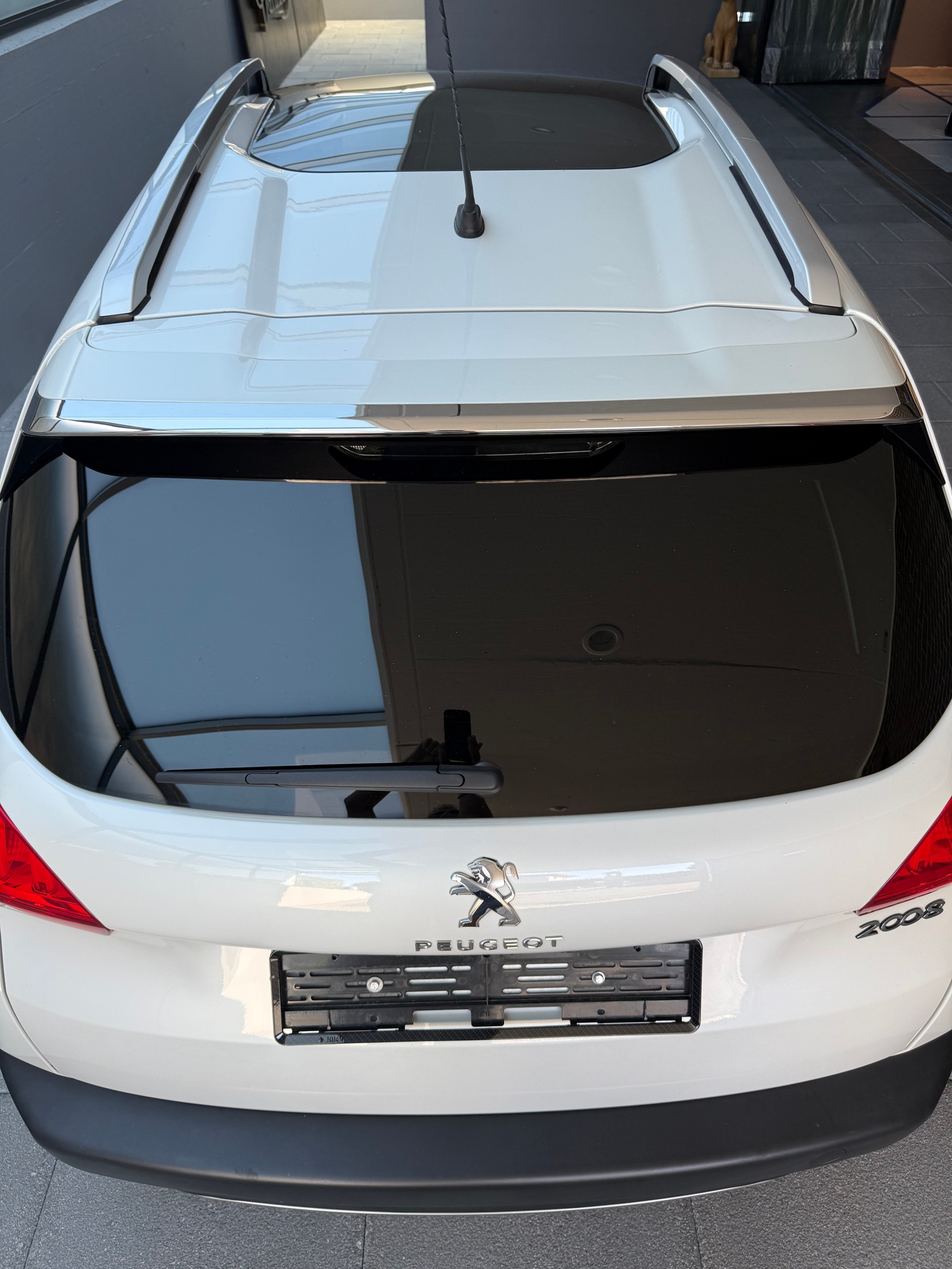 PEUGEOT 2008 1.2 VTI Active-image-18