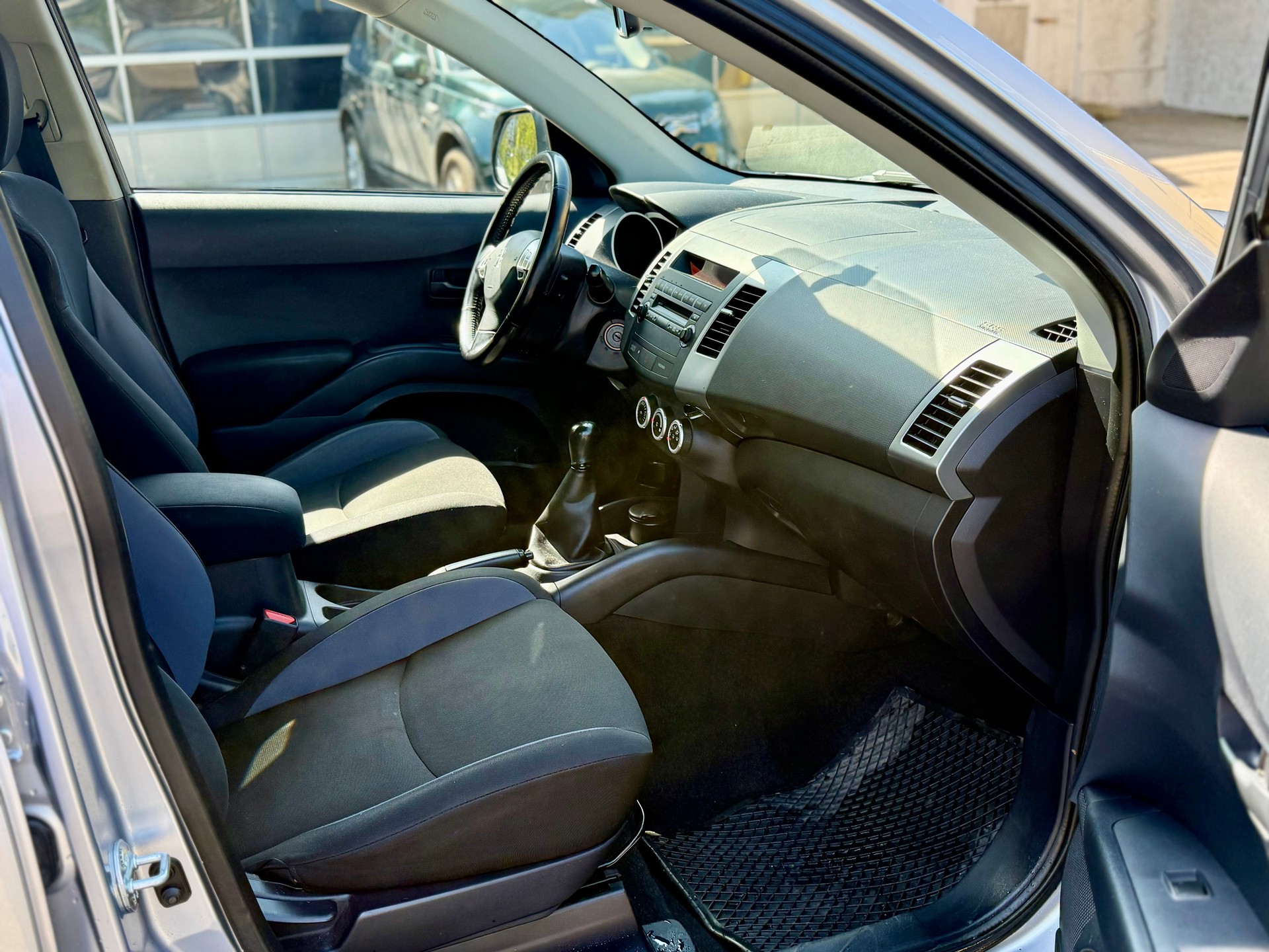 PEUGEOT 4007 2.4 Confort-image-7