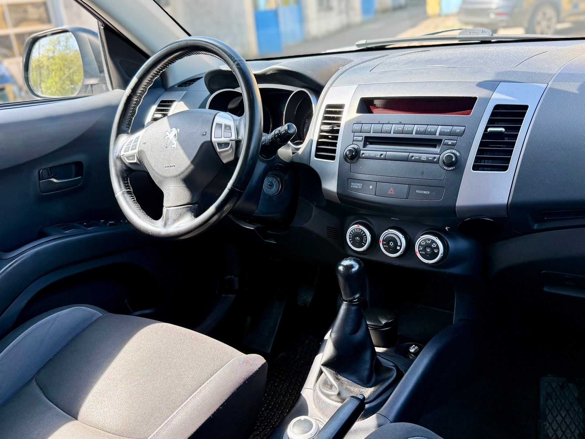 PEUGEOT 4007 2.4 Confort-image-9