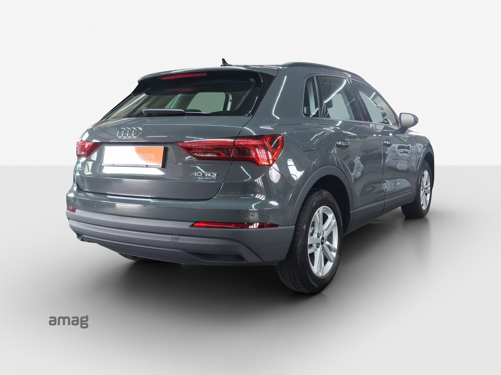 AUDI Q3 40 TDI Attraction quattro S-tronic-image-4
