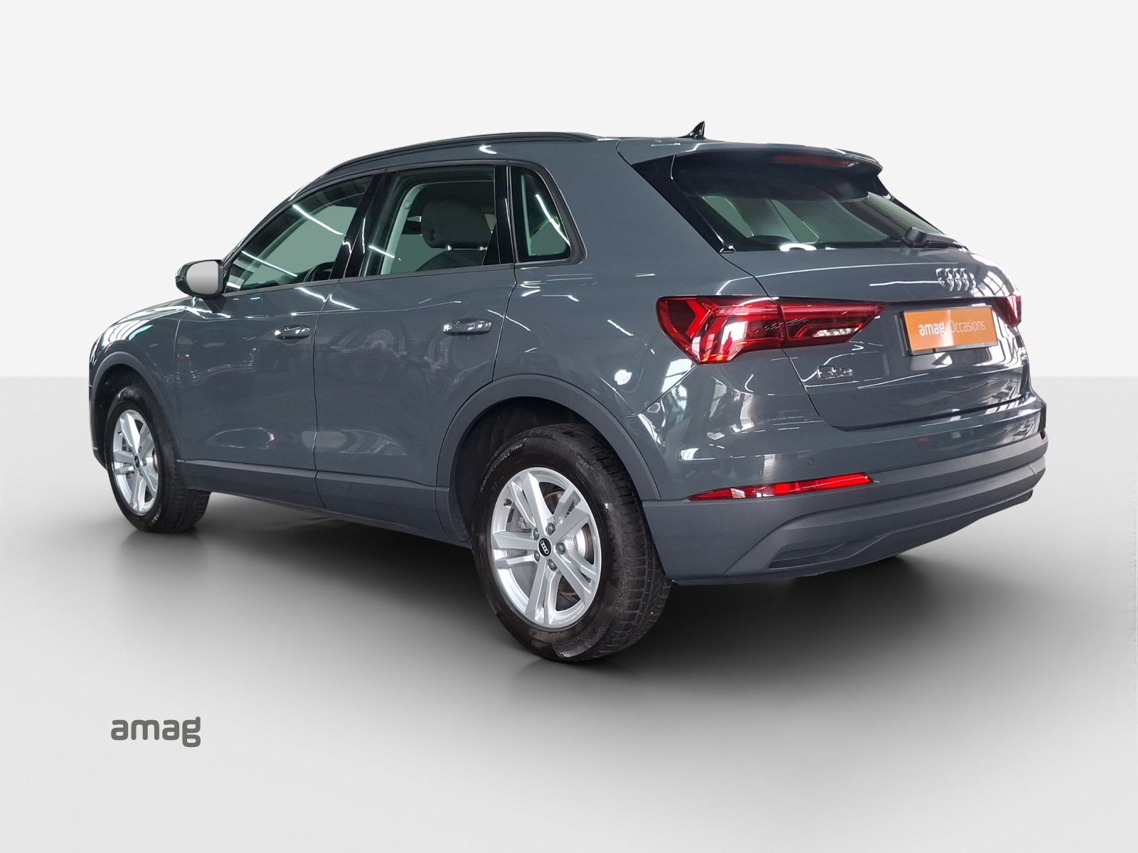 AUDI Q3 40 TDI Attraction quattro S-tronic-image-2