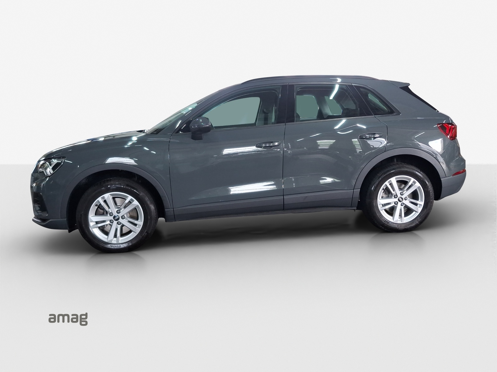 AUDI Q3 40 TDI Attraction quattro S-tronic-image-1