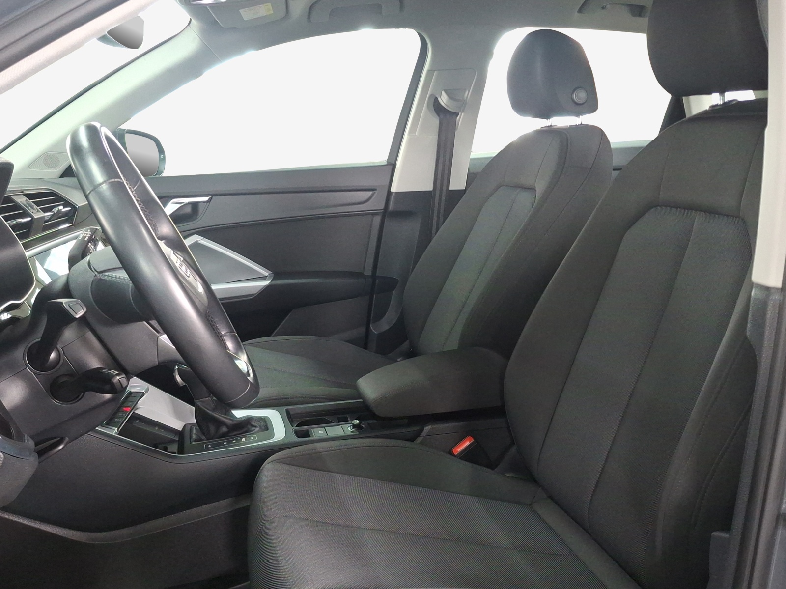 AUDI Q3 40 TDI Attraction quattro S-tronic-image-7