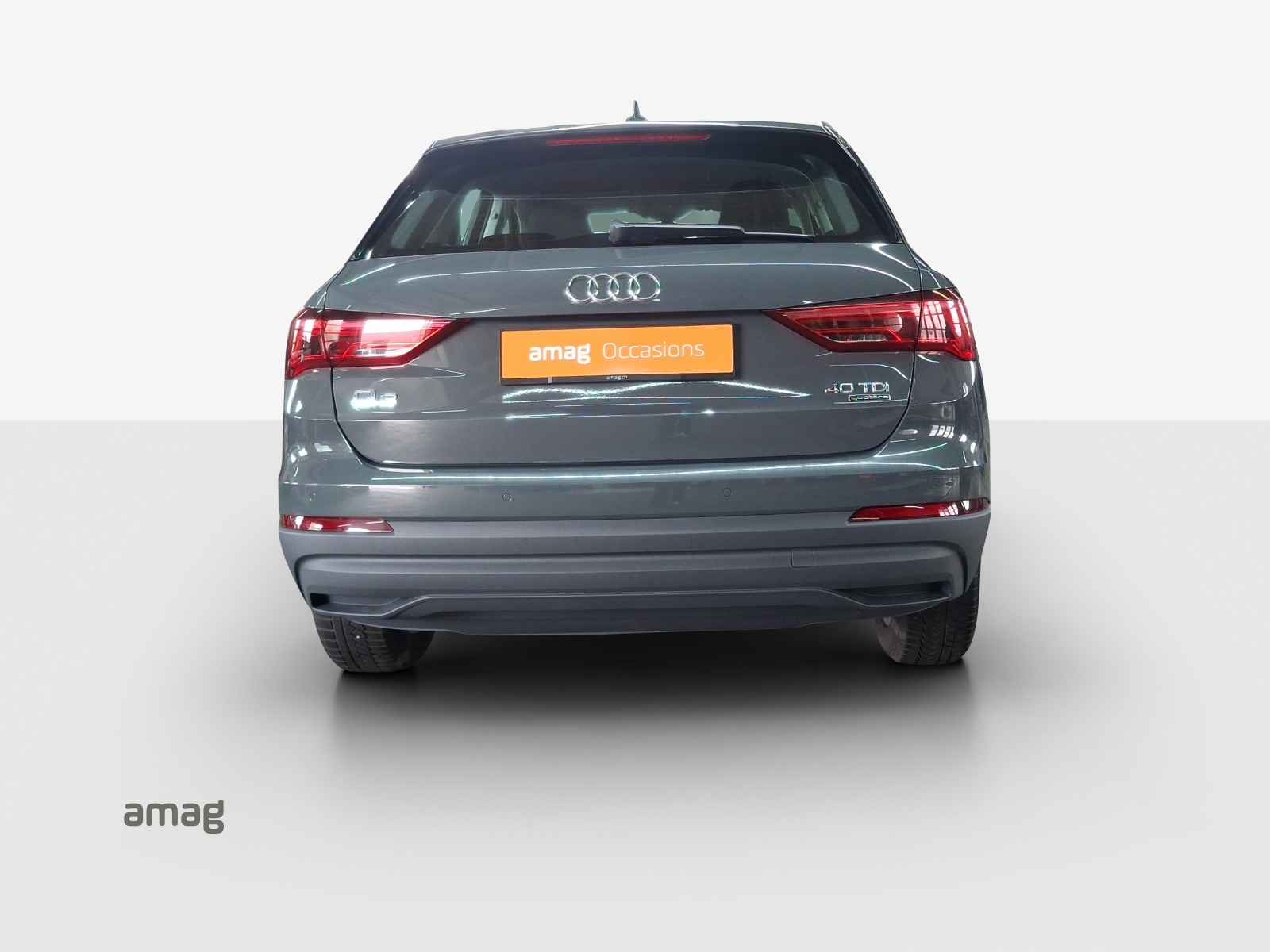 AUDI Q3 40 TDI Attraction quattro S-tronic-image-3