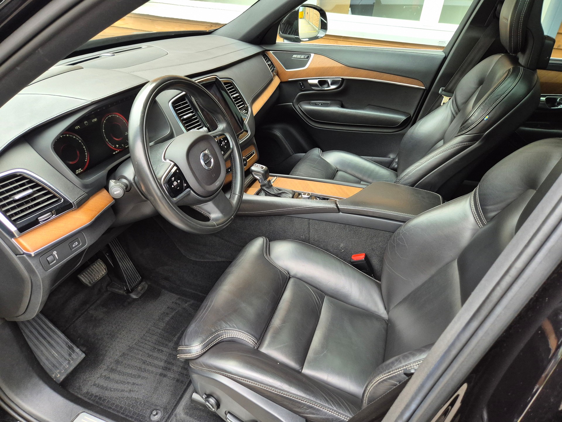 VOLVO XC90 T6 AWD Momentum Geartronic-image-6