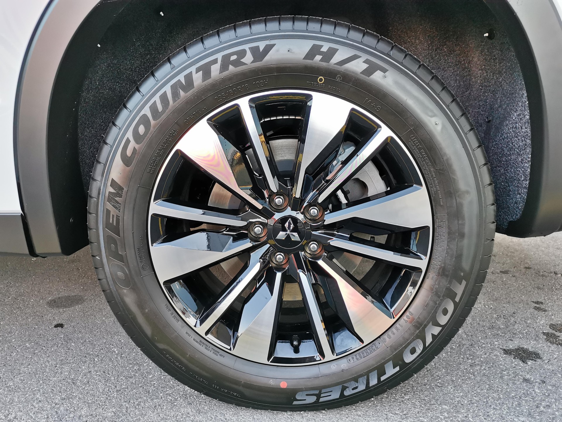 MITSUBISHI Outlander 2.4 PHEV Invite 4x4-image-5