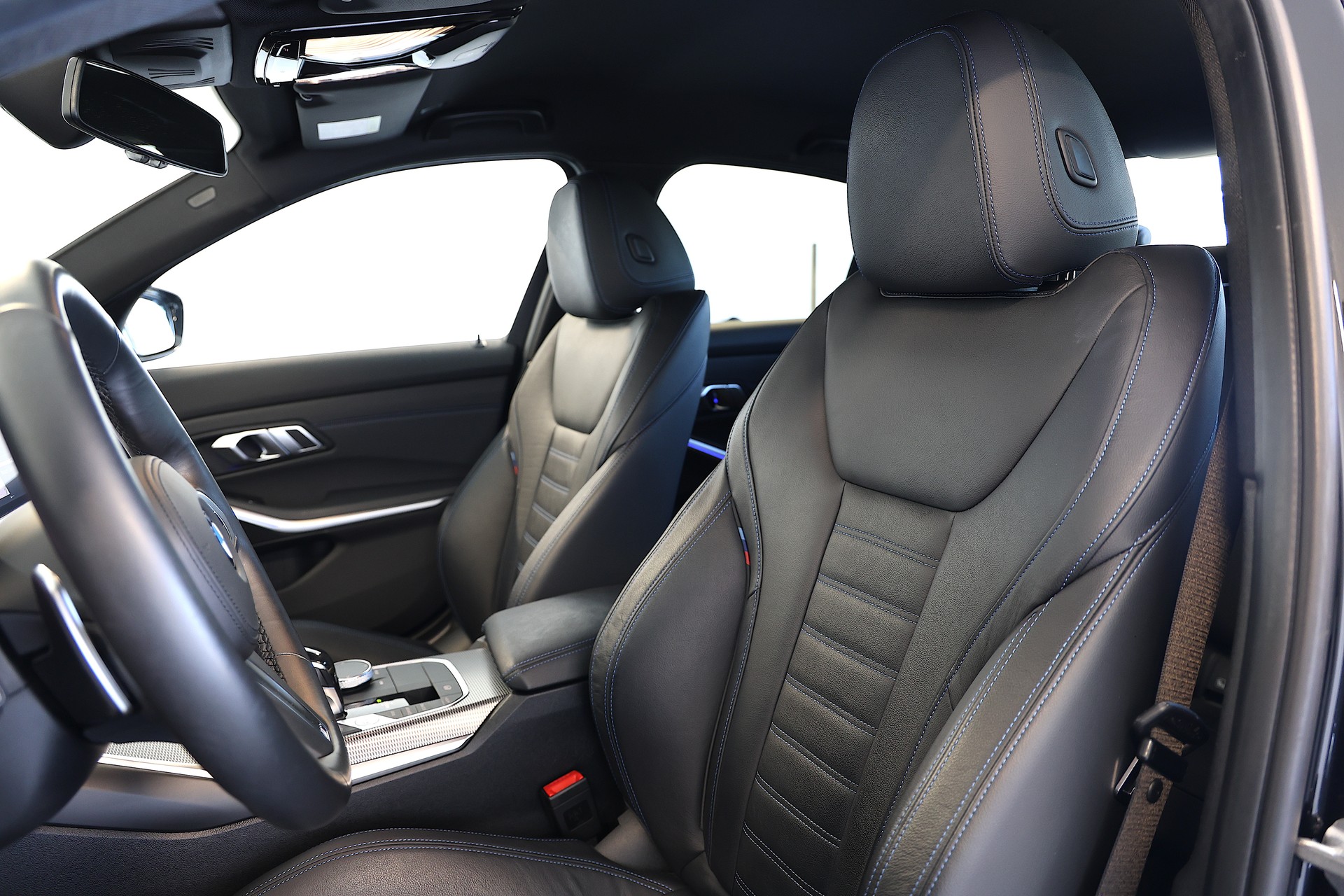 BMW 320d xDrive M Sport Steptronic-image-6
