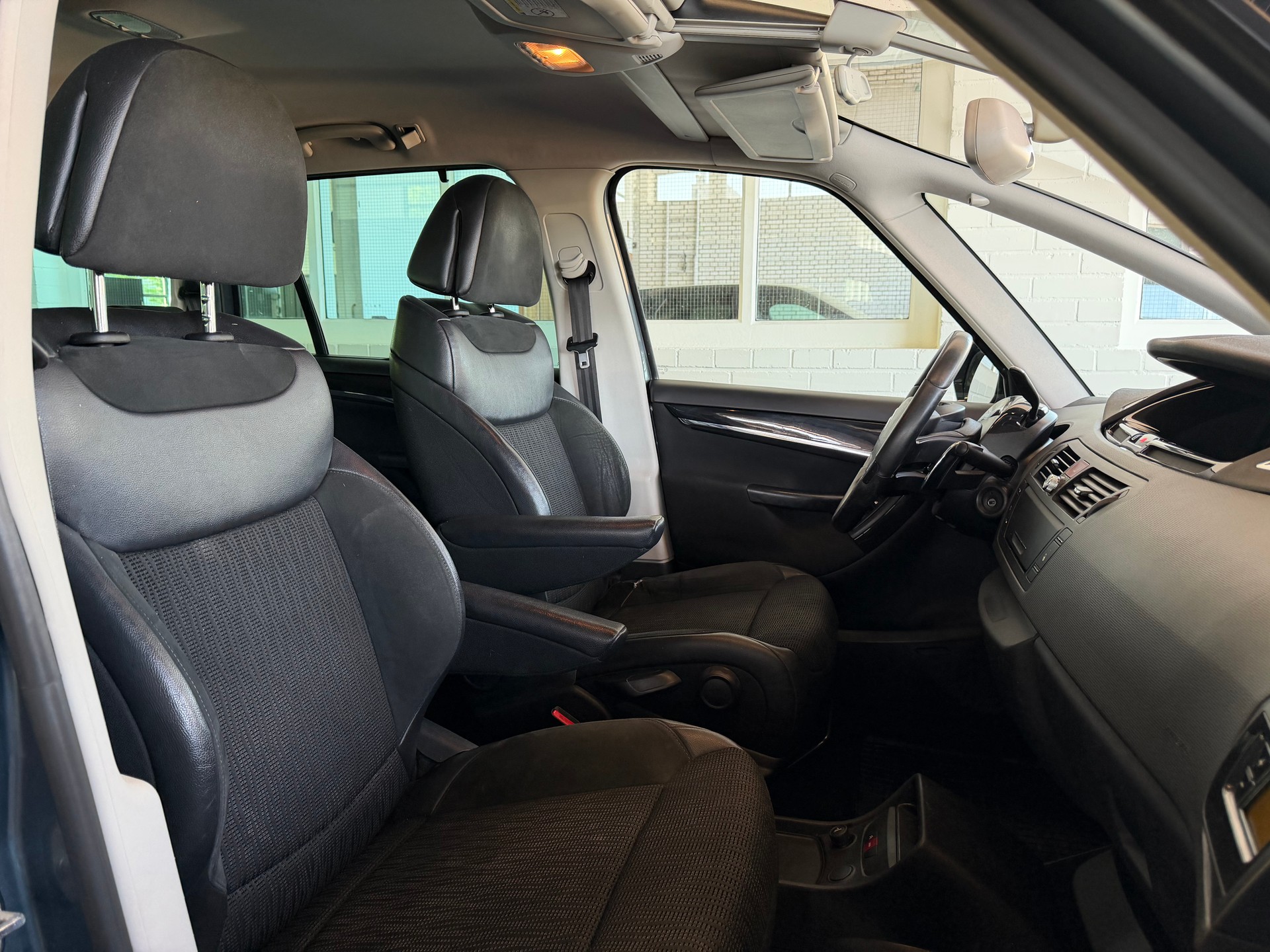 CITROEN Grand C4 Picasso 1.6i 16V Turbo Exclusive BMP6-image-8