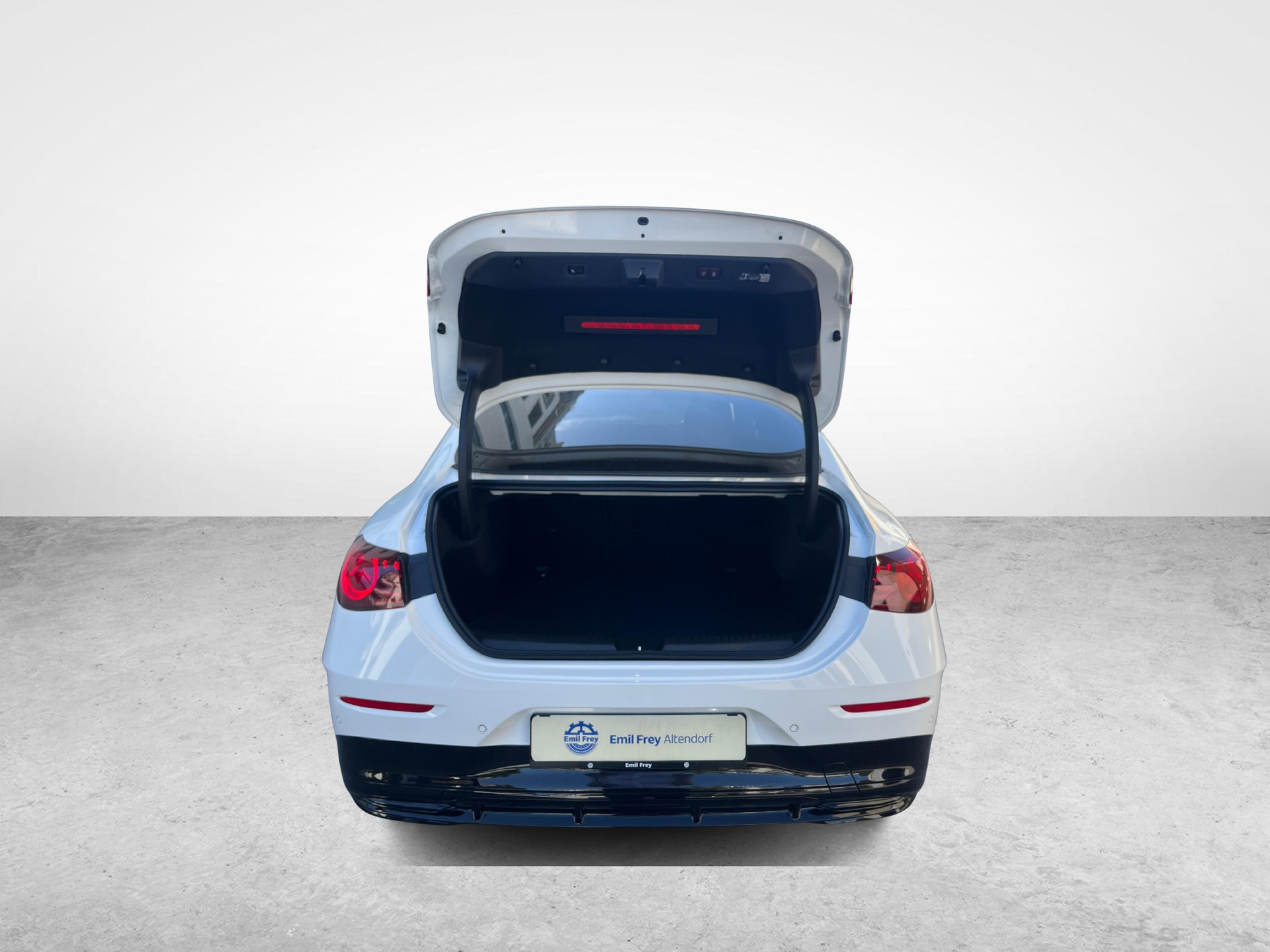 MERCEDES-BENZ CLA 220 4MATIC AMG Line-image-12