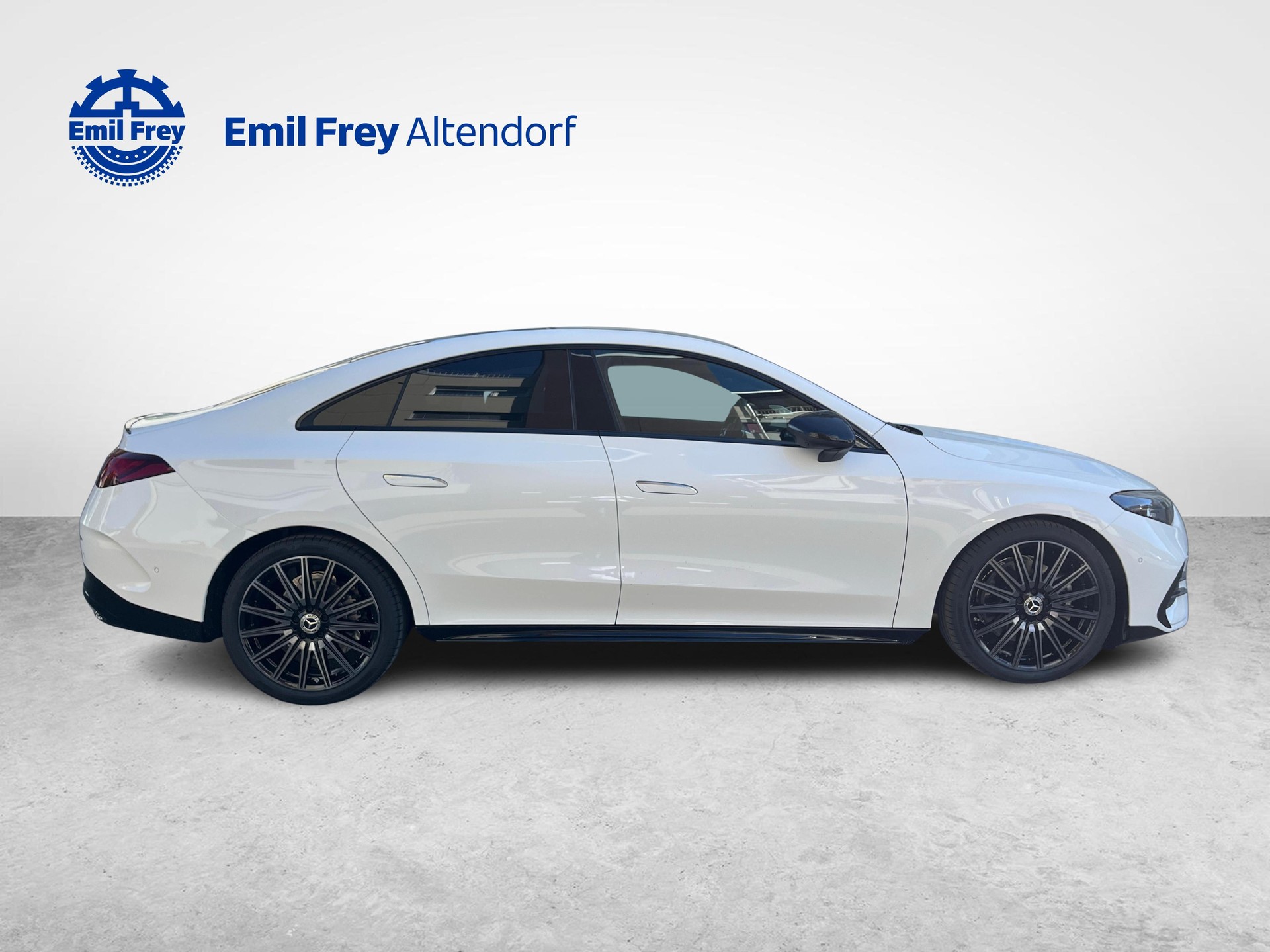 MERCEDES-BENZ CLA 220 4MATIC AMG Line-image-6