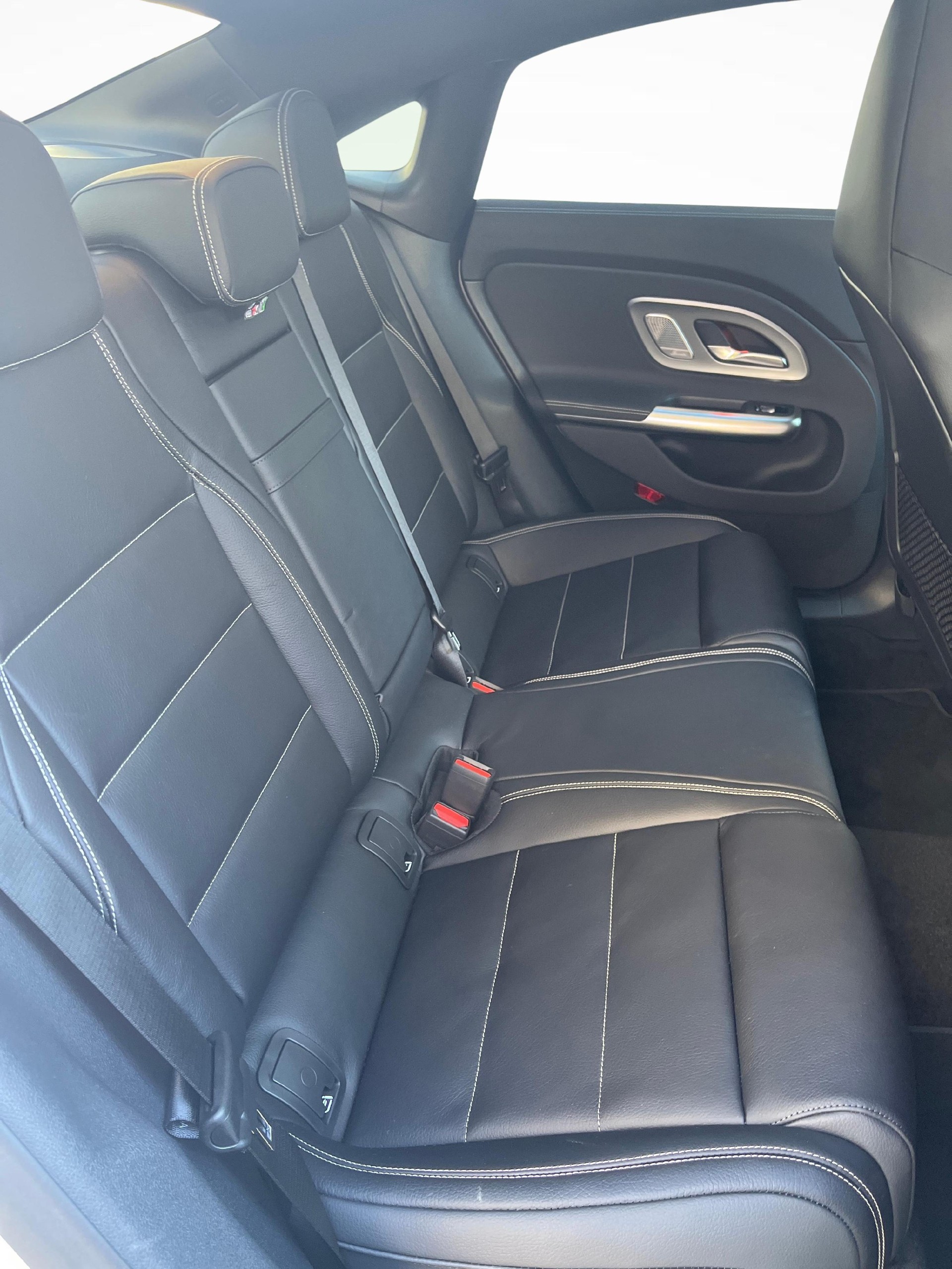 MERCEDES-BENZ CLA 220 4MATIC AMG Line-image-11