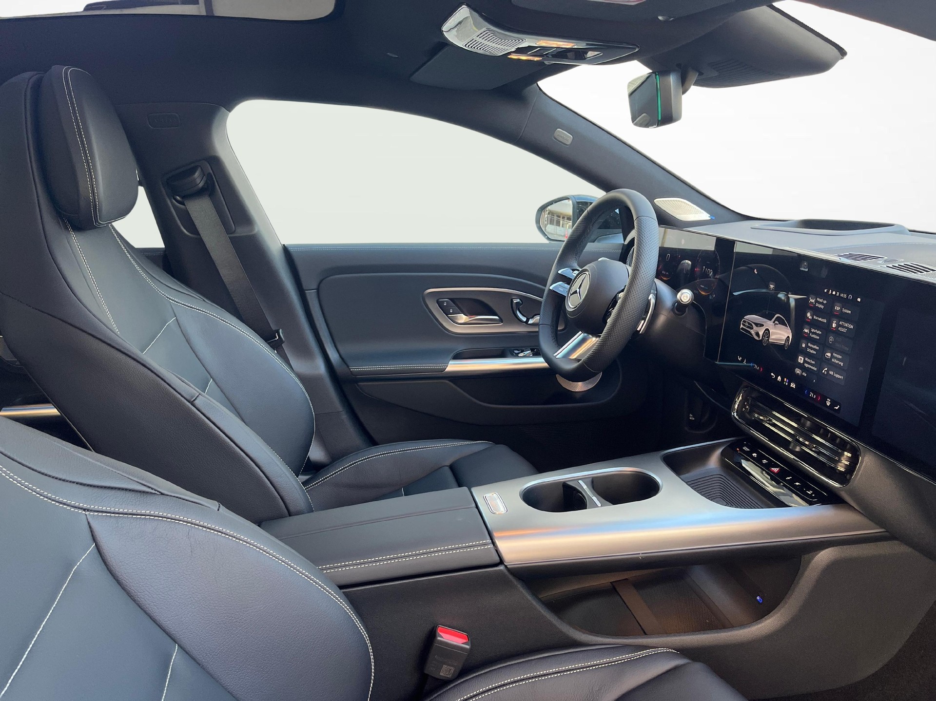 MERCEDES-BENZ CLA 220 4MATIC AMG Line-image-10