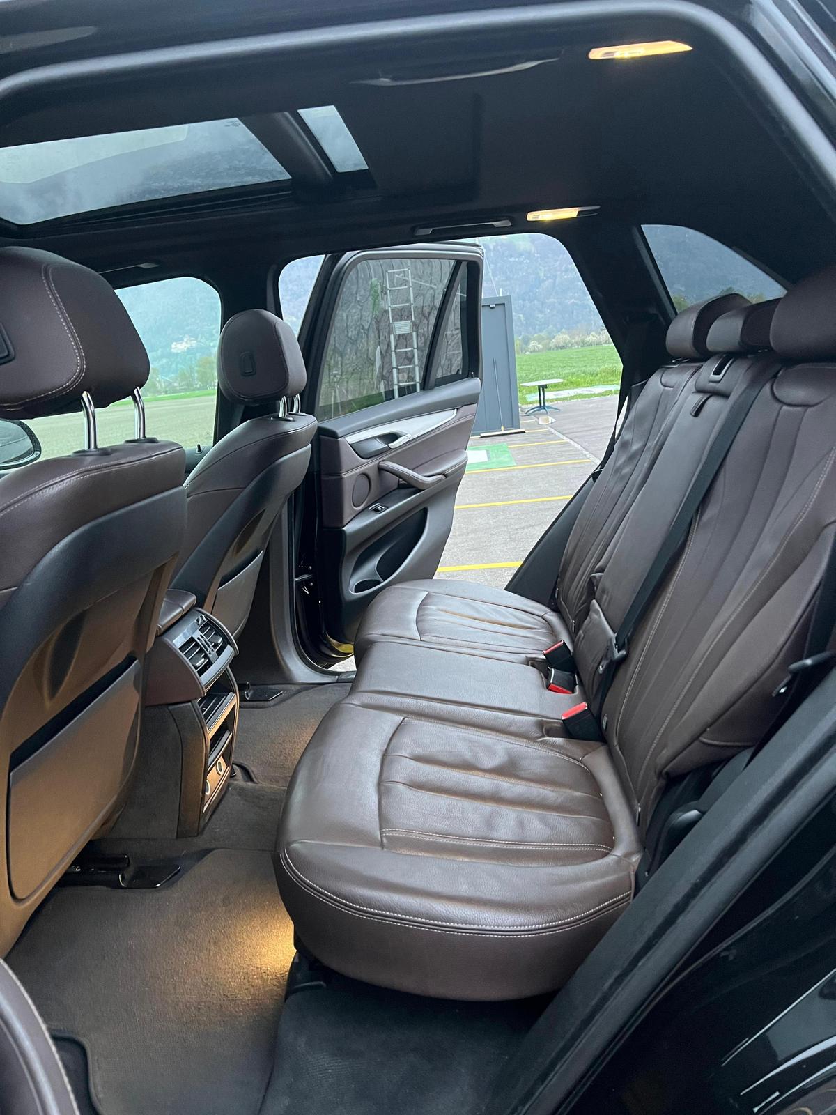 BMW X5 xDrive 50i Steptronic-image-15