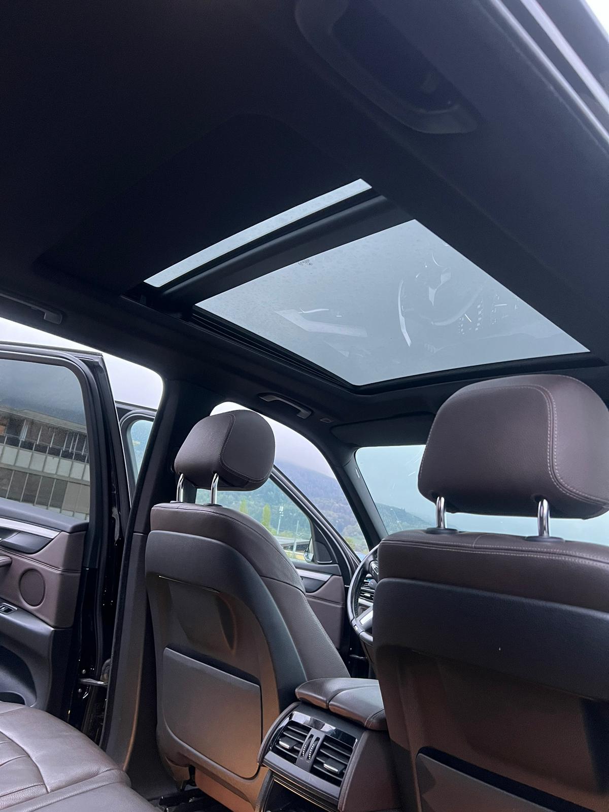 BMW X5 xDrive 50i Steptronic-image-11