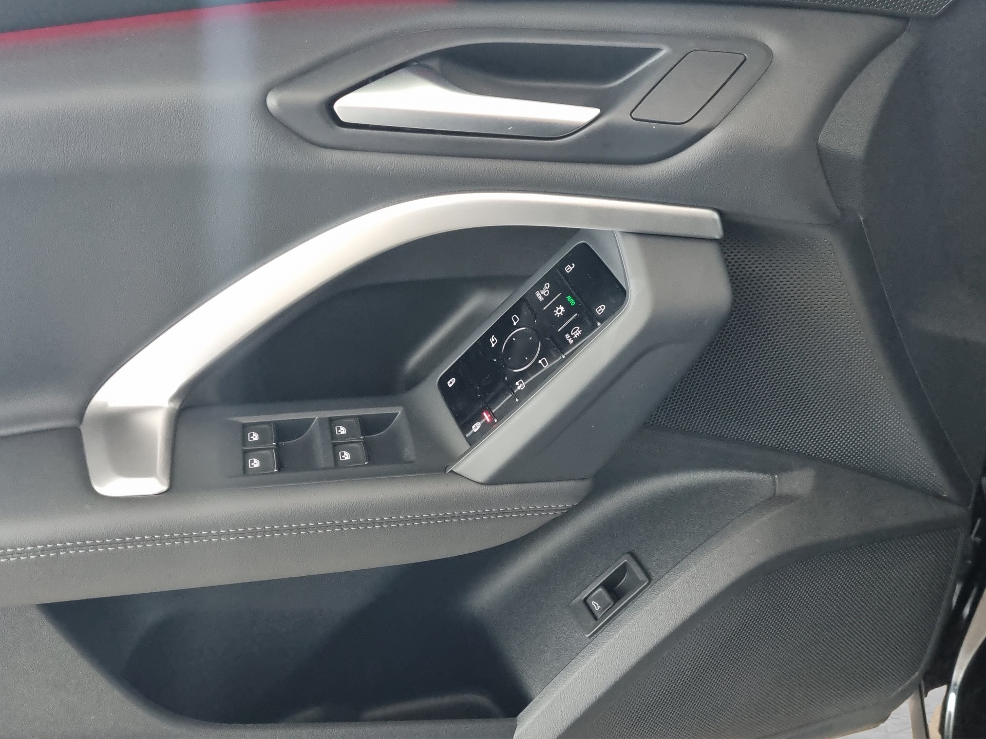 AUDI Q5 SUV 2.0 TDI quattro S-Tronic-image-11