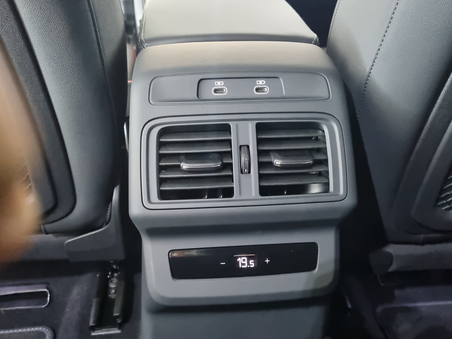 AUDI Q5 SUV 2.0 TDI quattro S-Tronic-image-14