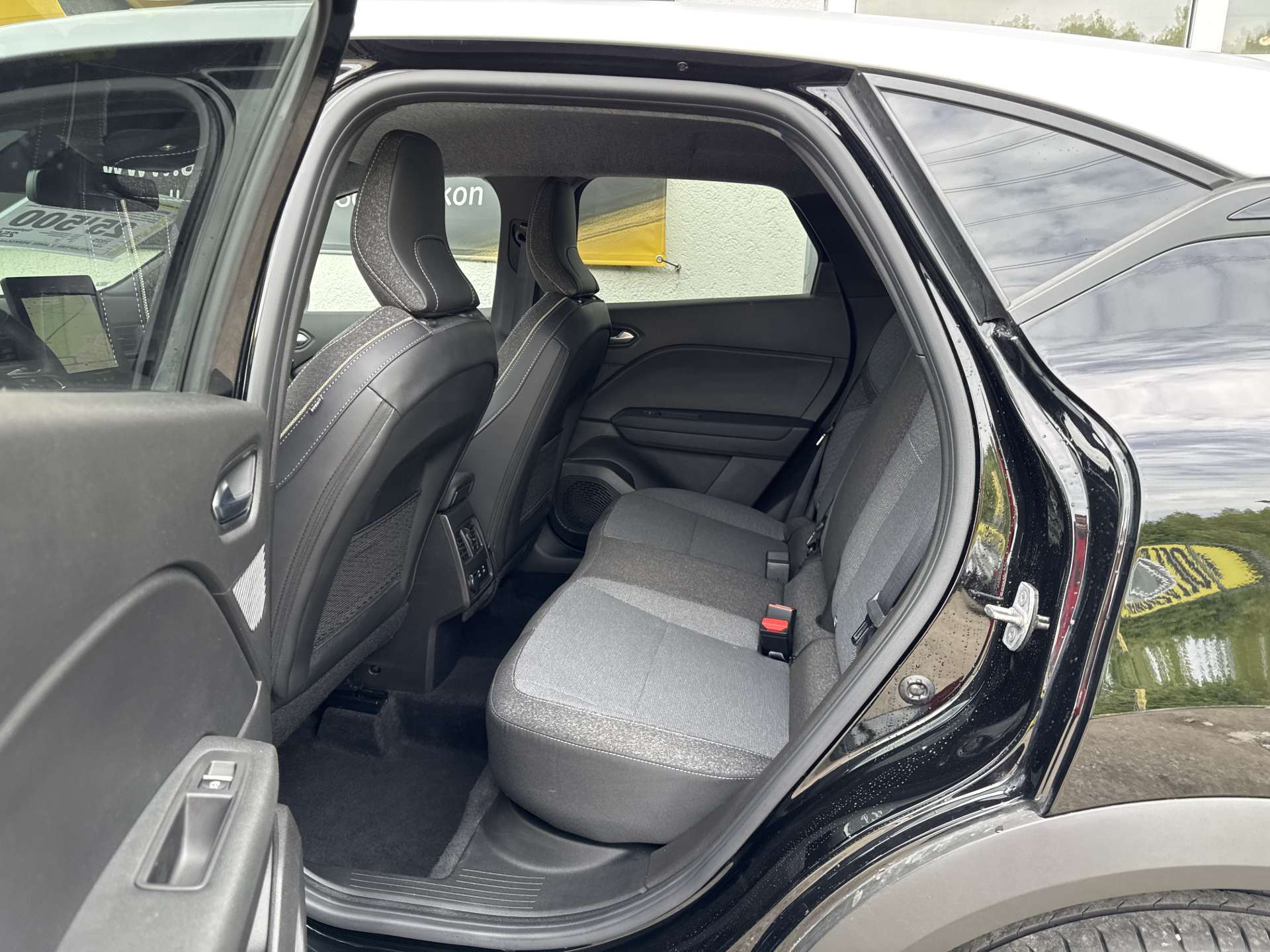 RENAULT Captur 1.8 E-Tech 160 Techno DHT-Automat-image-5