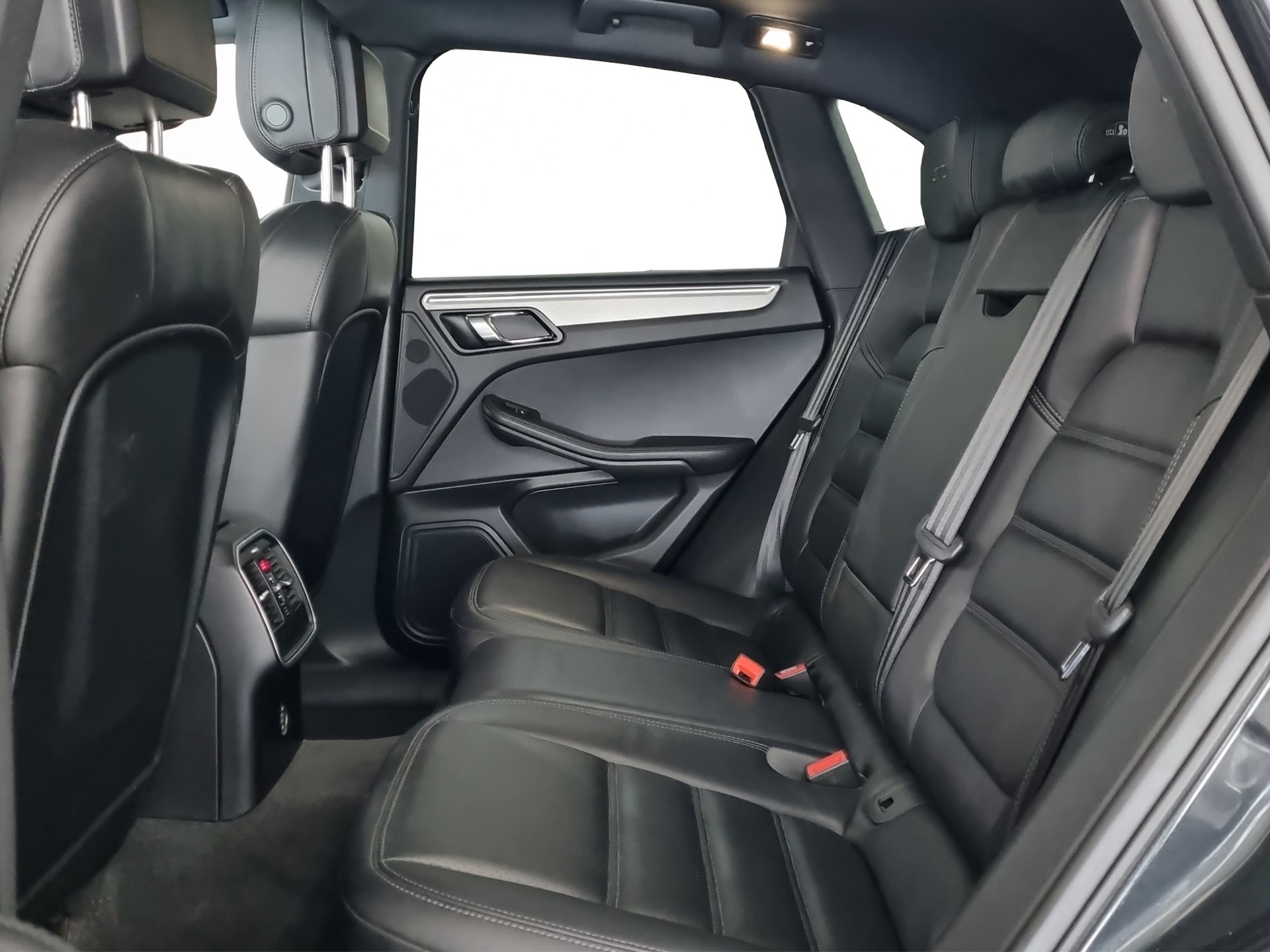 PORSCHE Macan 3.0 V6 GTS-image-6